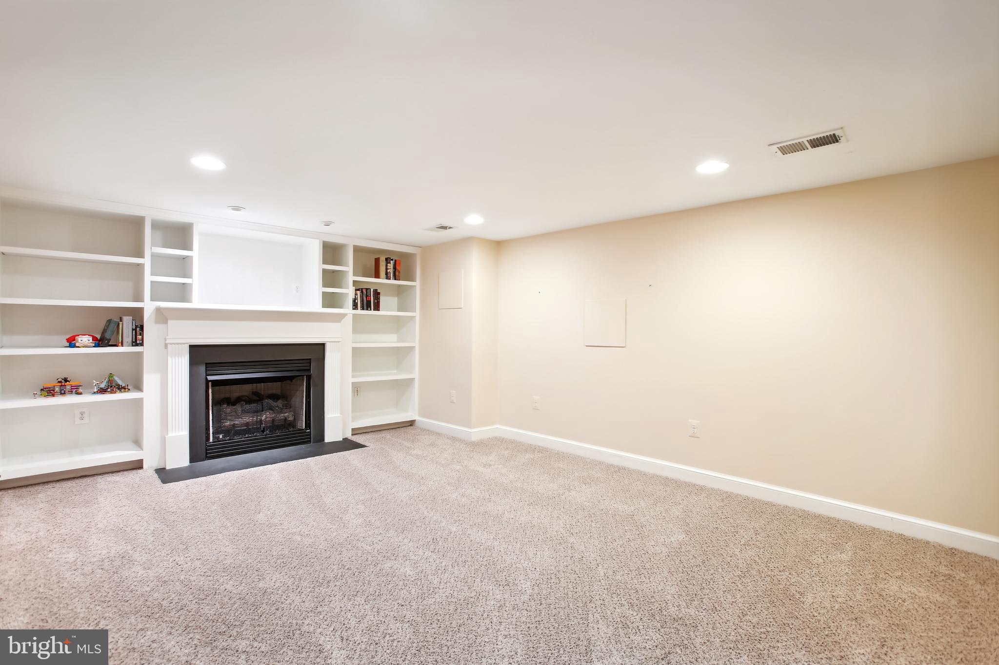CRESCENT HILLS - Residential