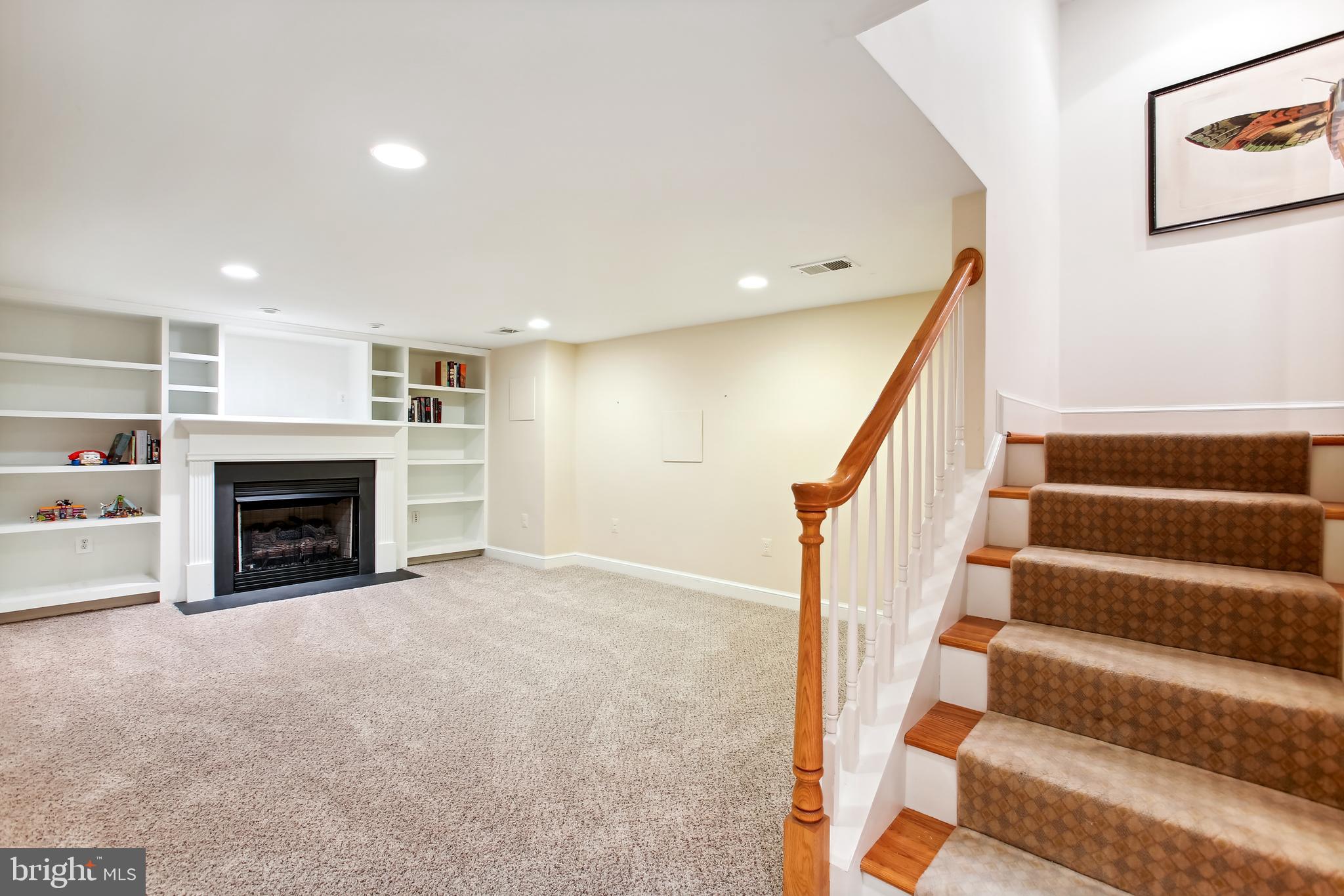 CRESCENT HILLS - Residential