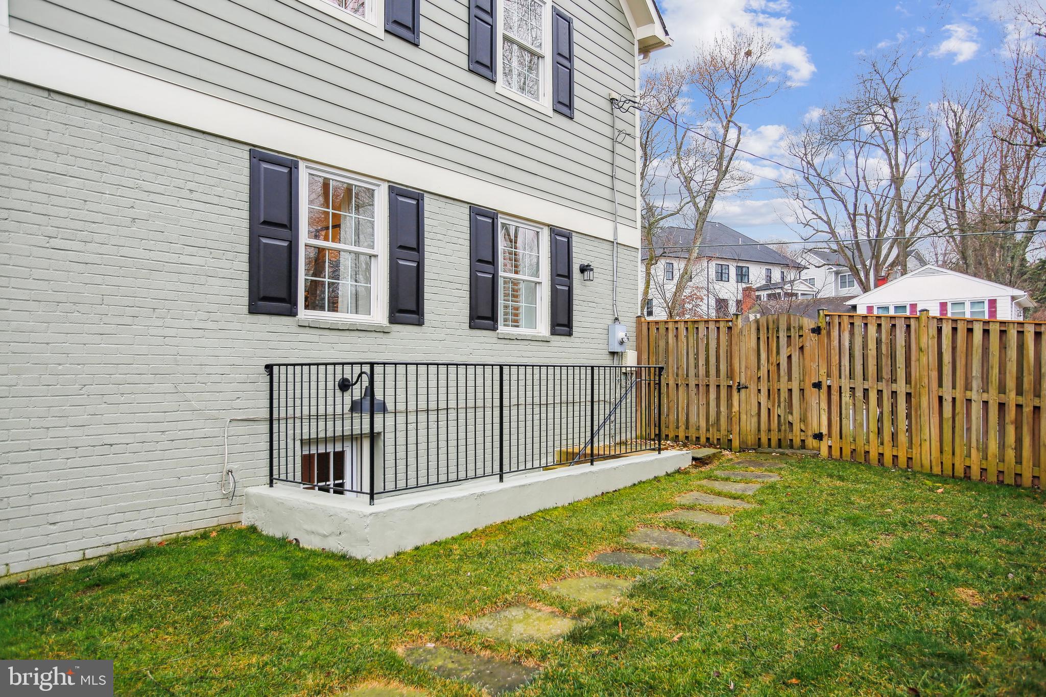 CRESCENT HILLS - Residential