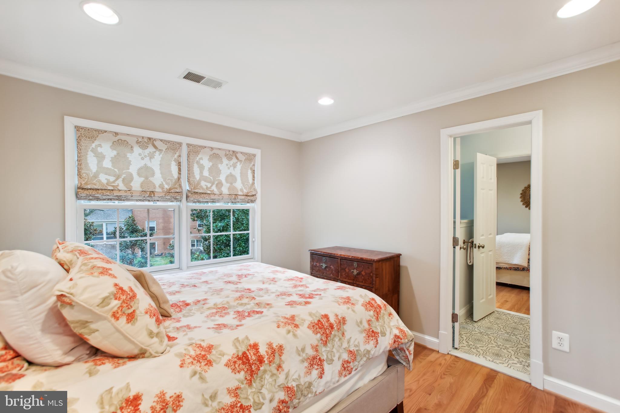 CRESCENT HILLS - Residential