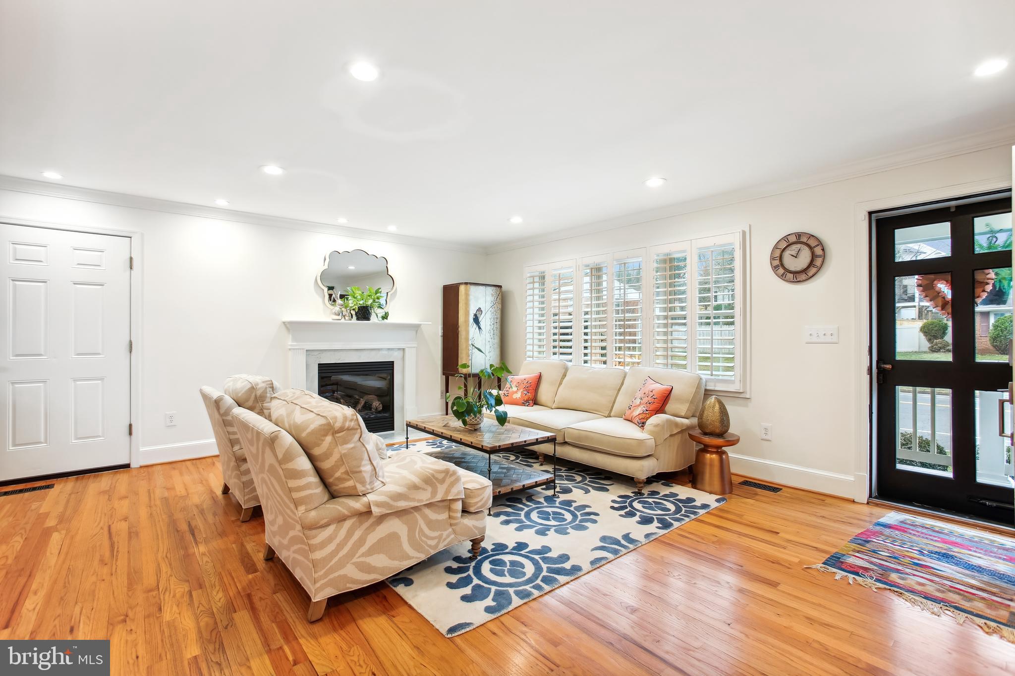 CRESCENT HILLS - Residential