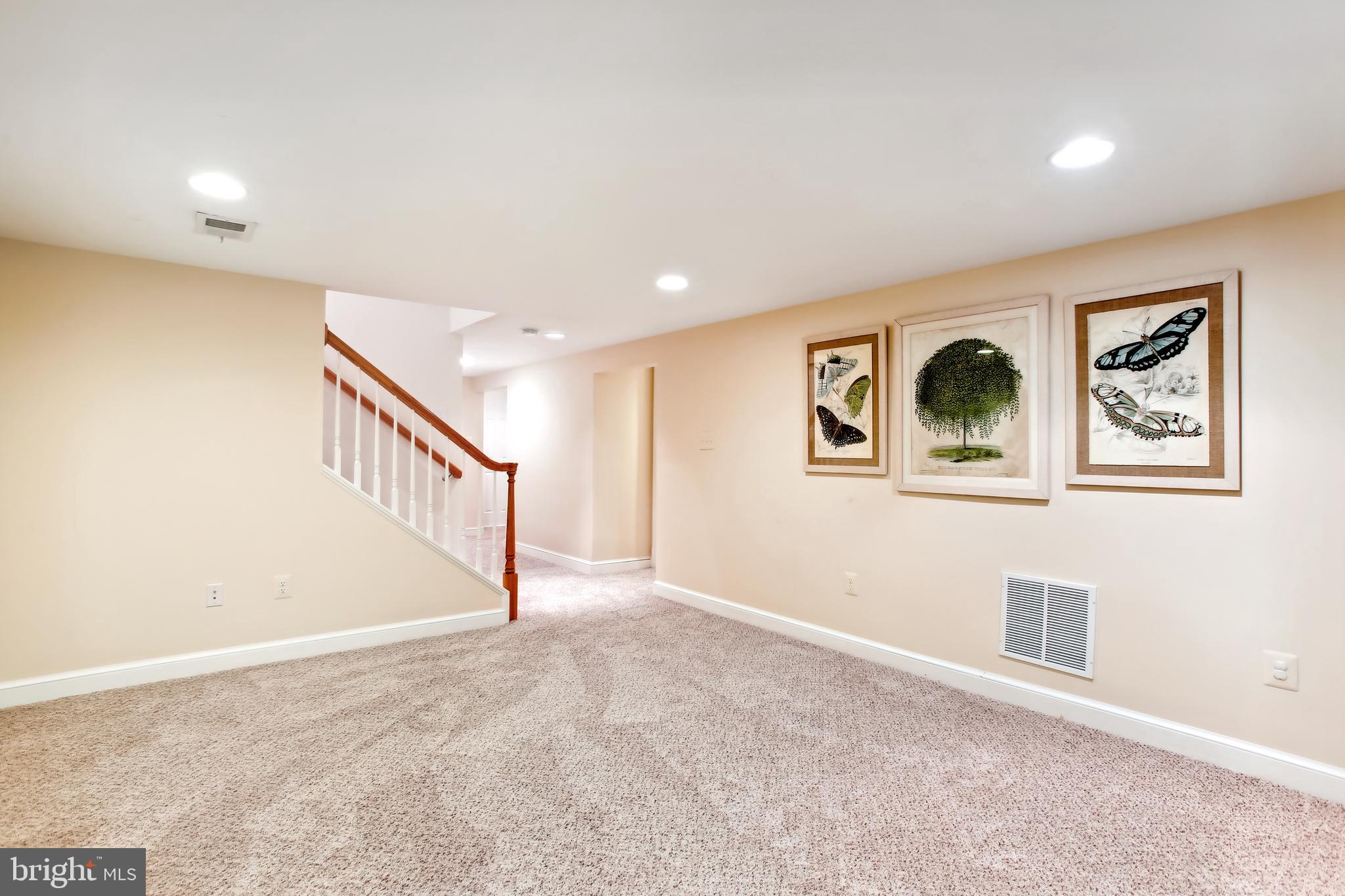 CRESCENT HILLS - Residential