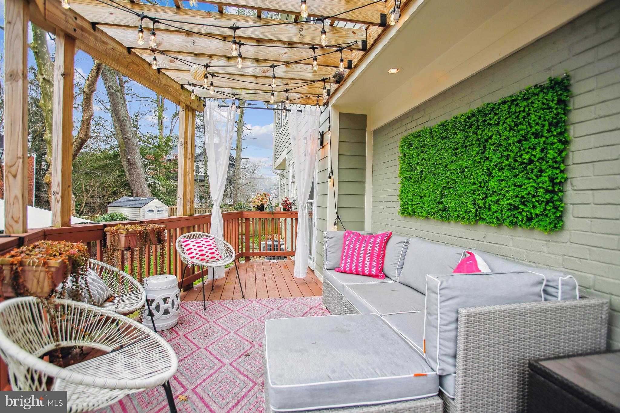 CRESCENT HILLS - Residential