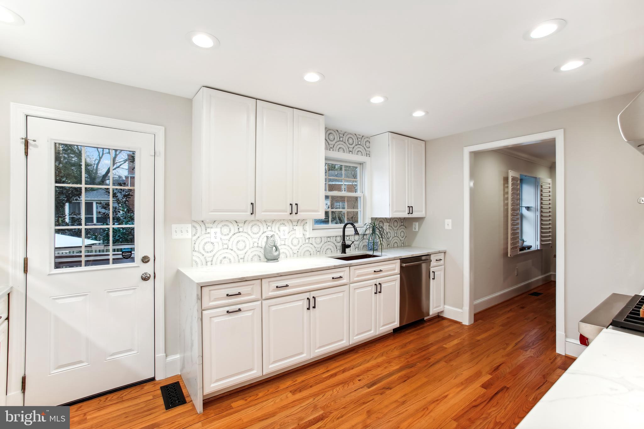 CRESCENT HILLS - Residential