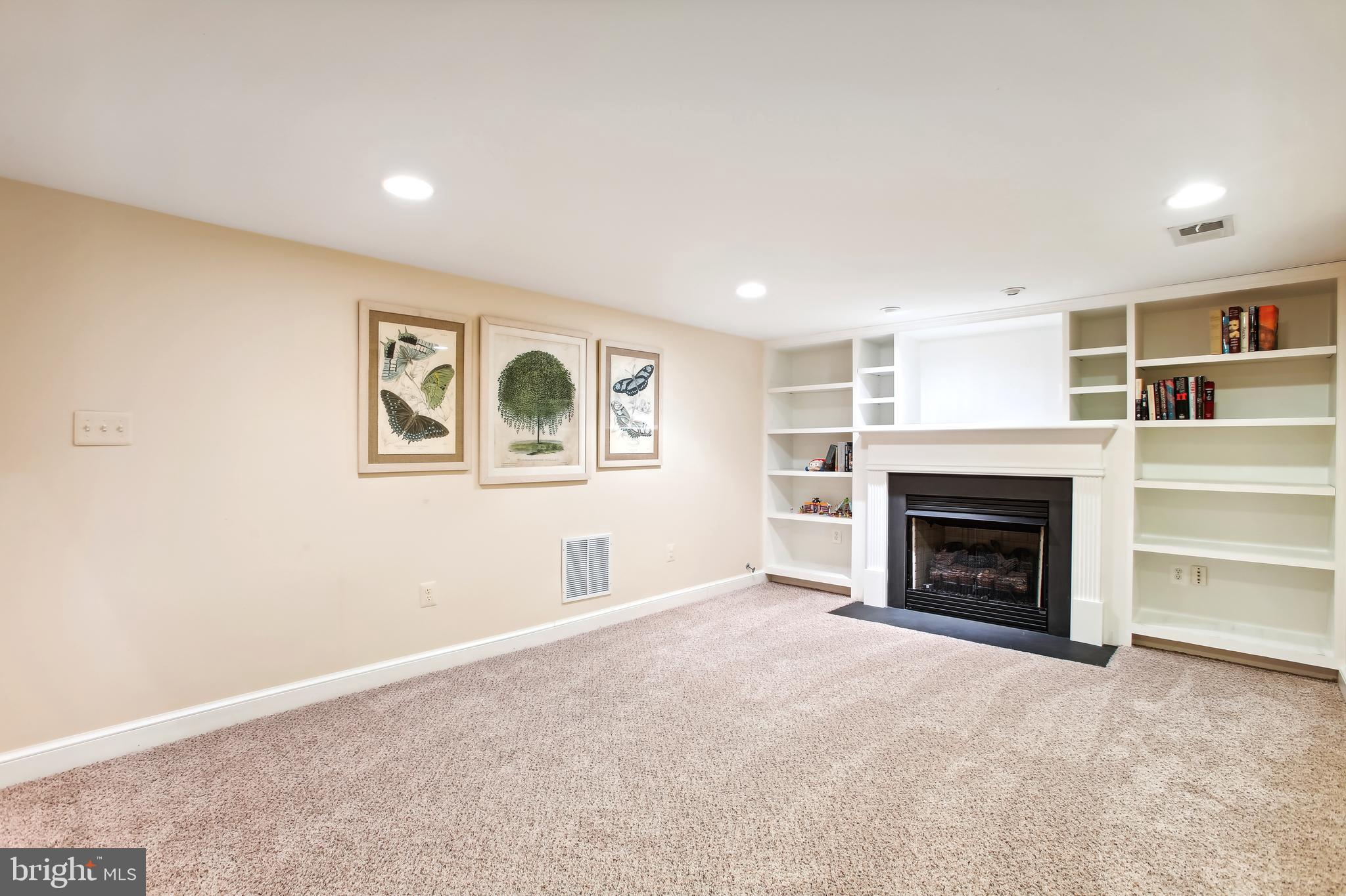 CRESCENT HILLS - Residential