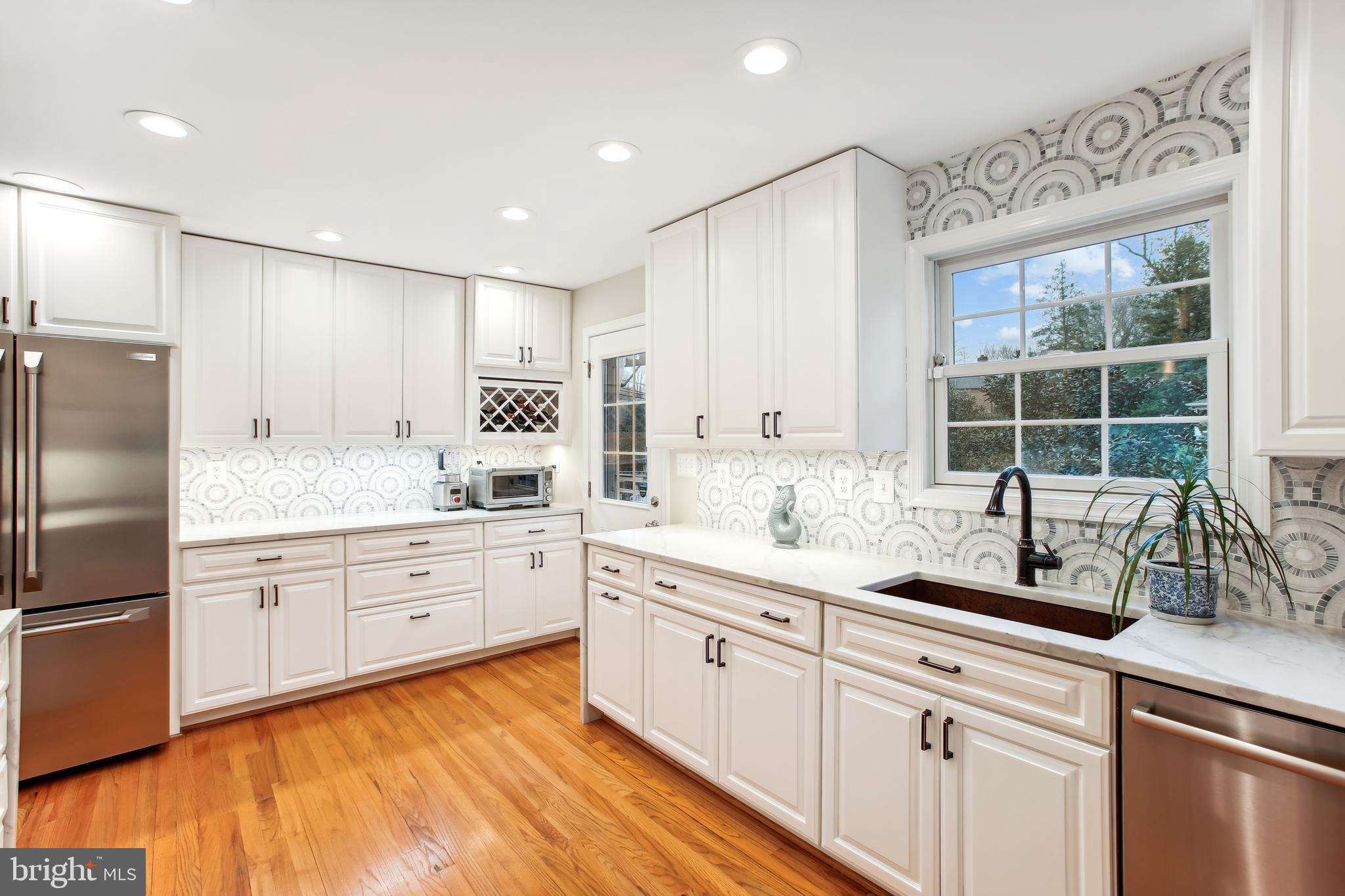 CRESCENT HILLS - Residential