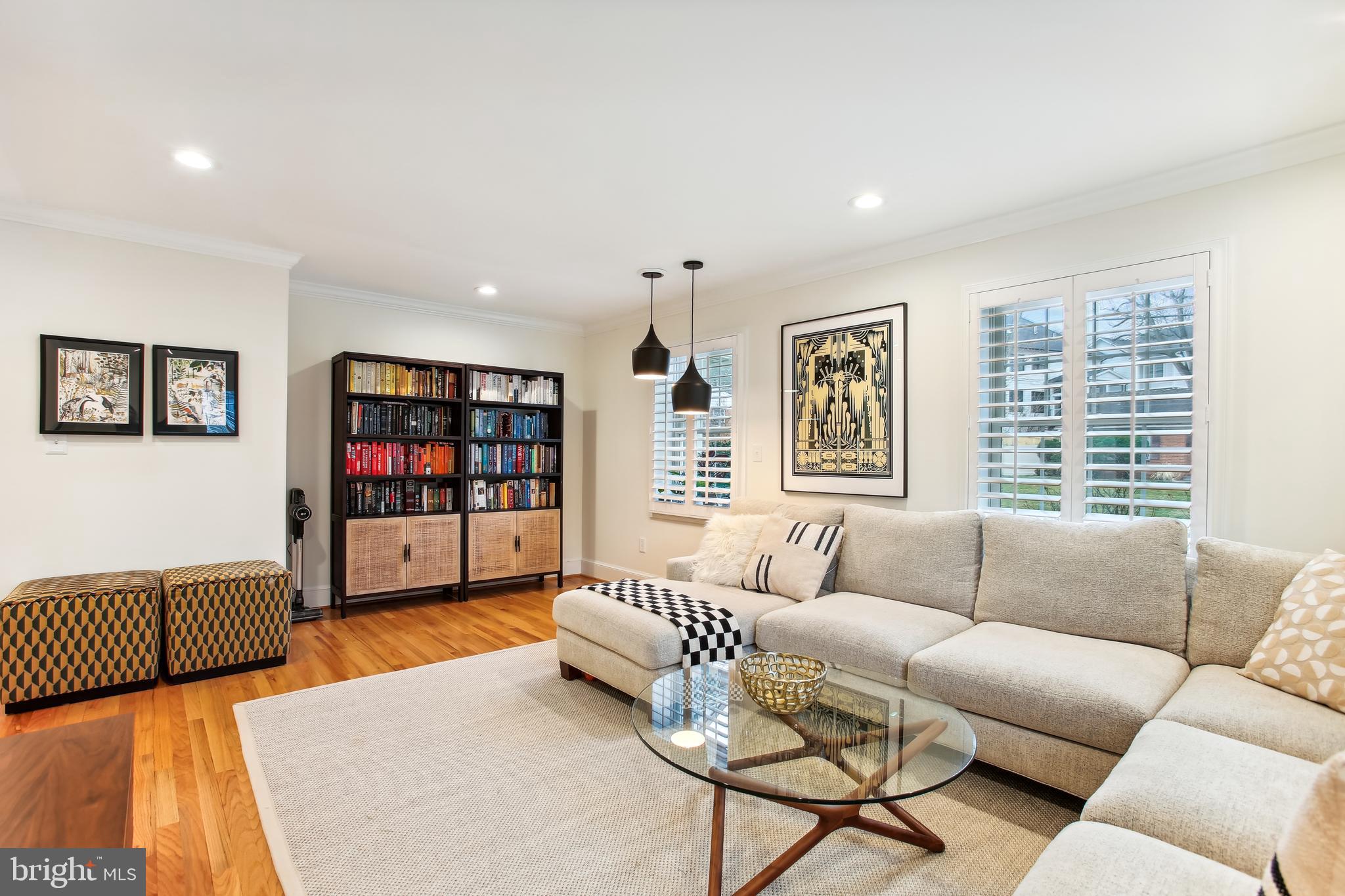 CRESCENT HILLS - Residential