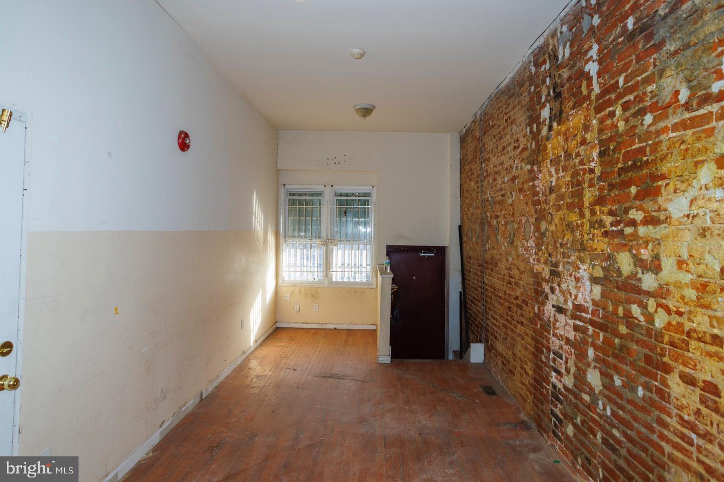 STANTON - Commercial Sale