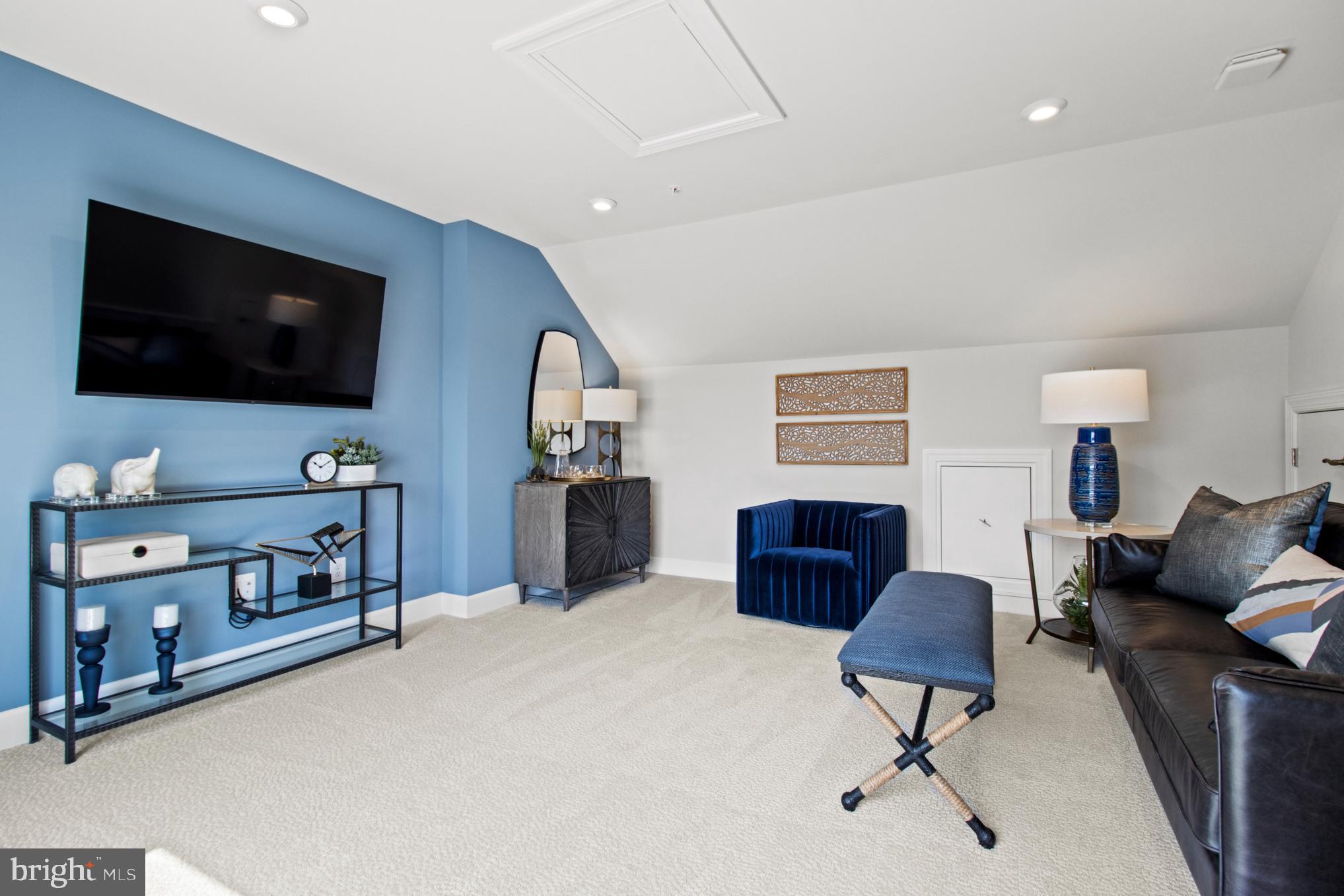 GATEWAY WEST - Residential