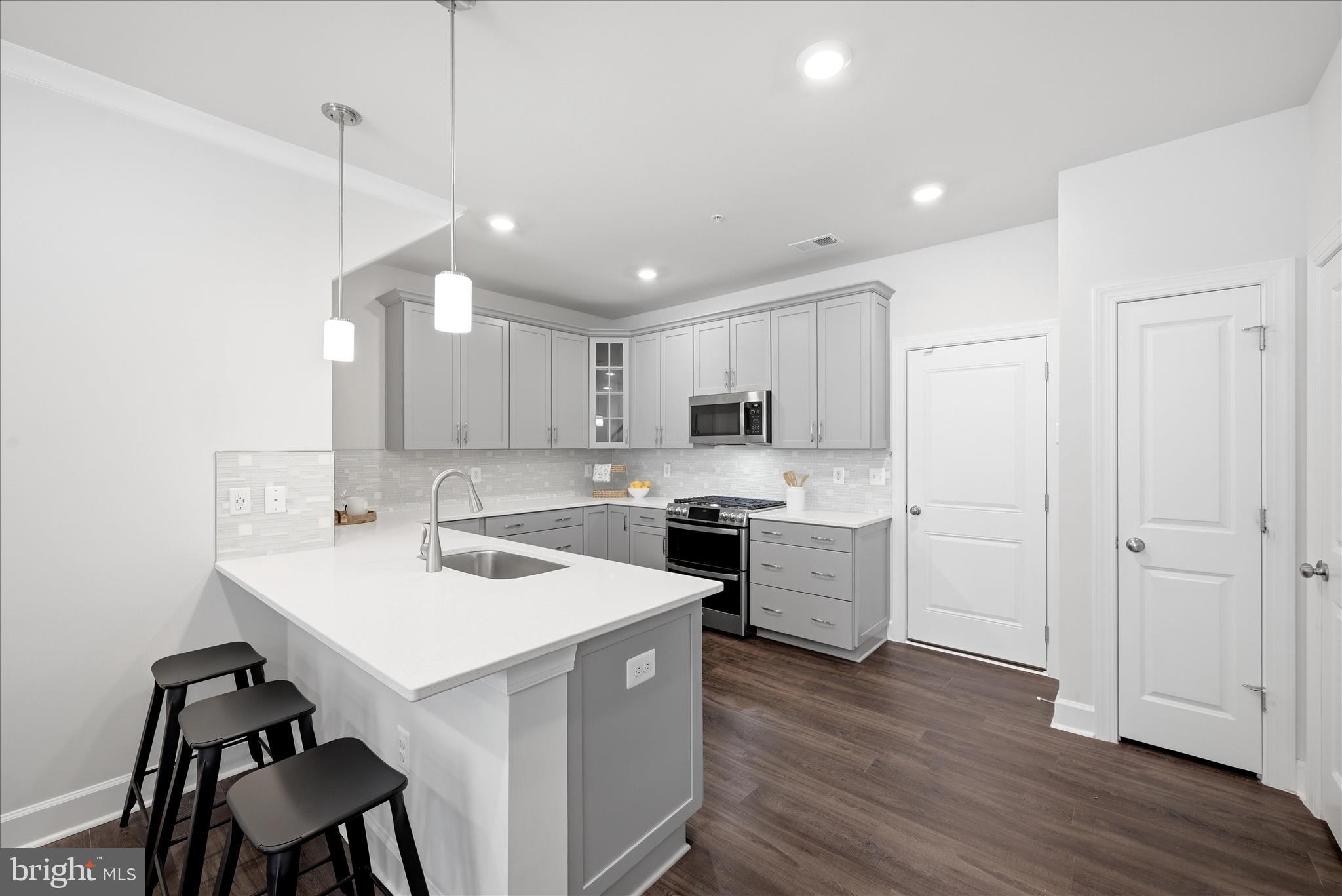 METRO WALK AT MOOREFIELD STATION - Residential