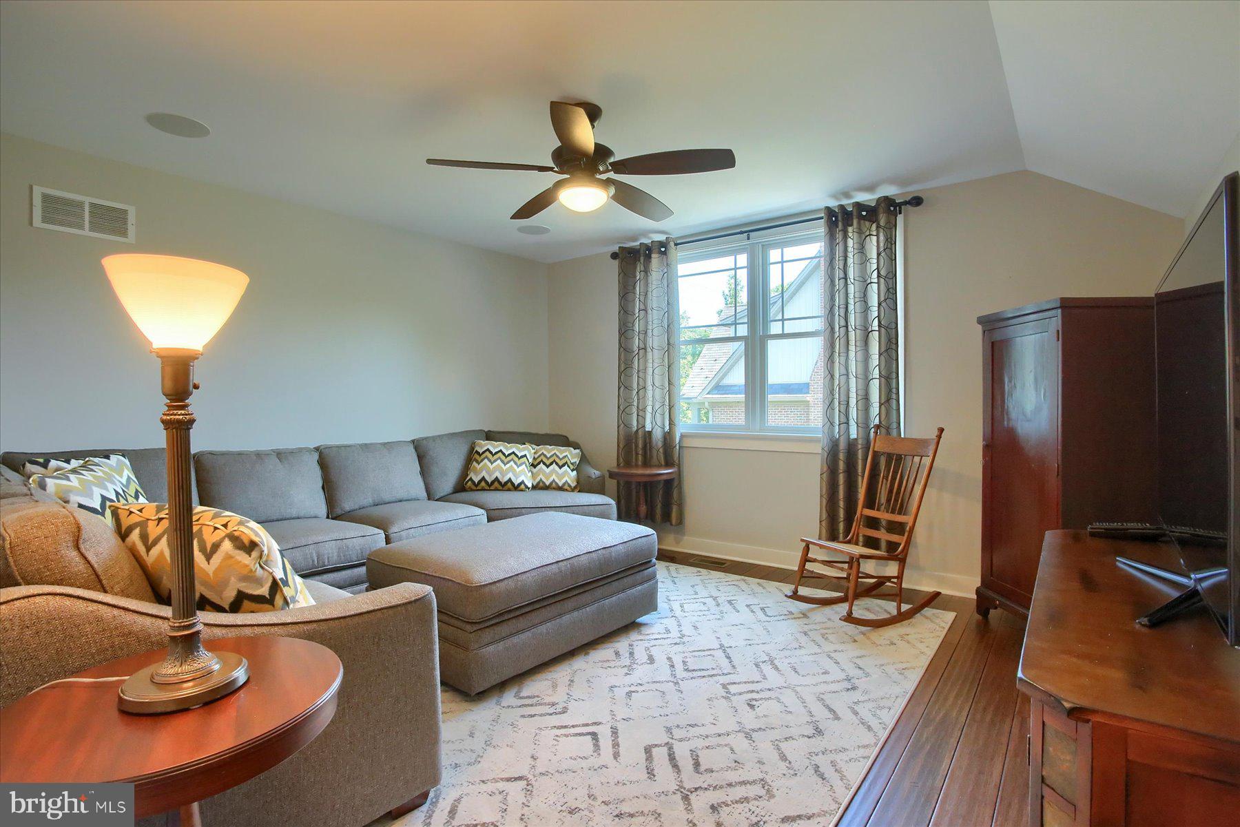 MOORELAND MEWS - Residential
