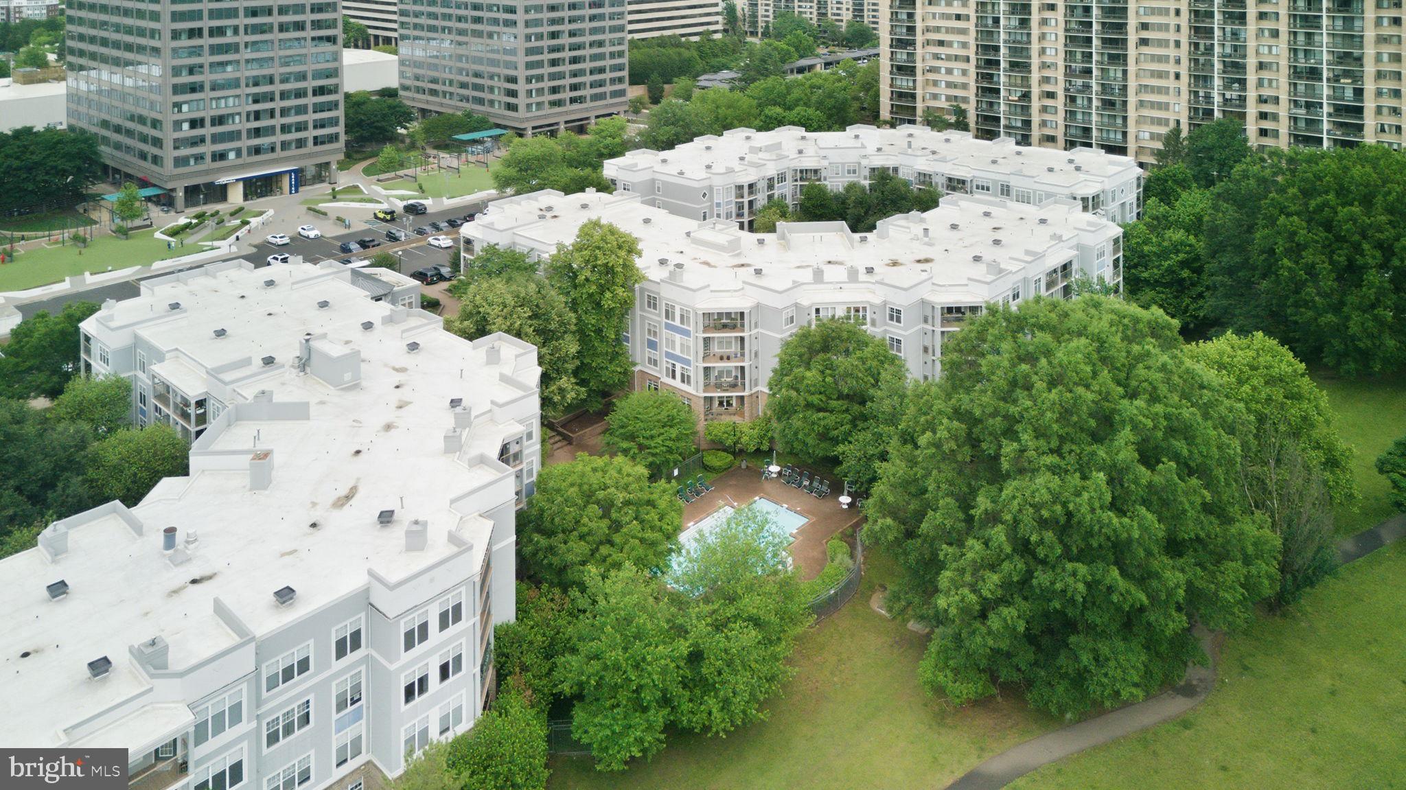 SAVOY PARK CONDOMINIUMS - Residential