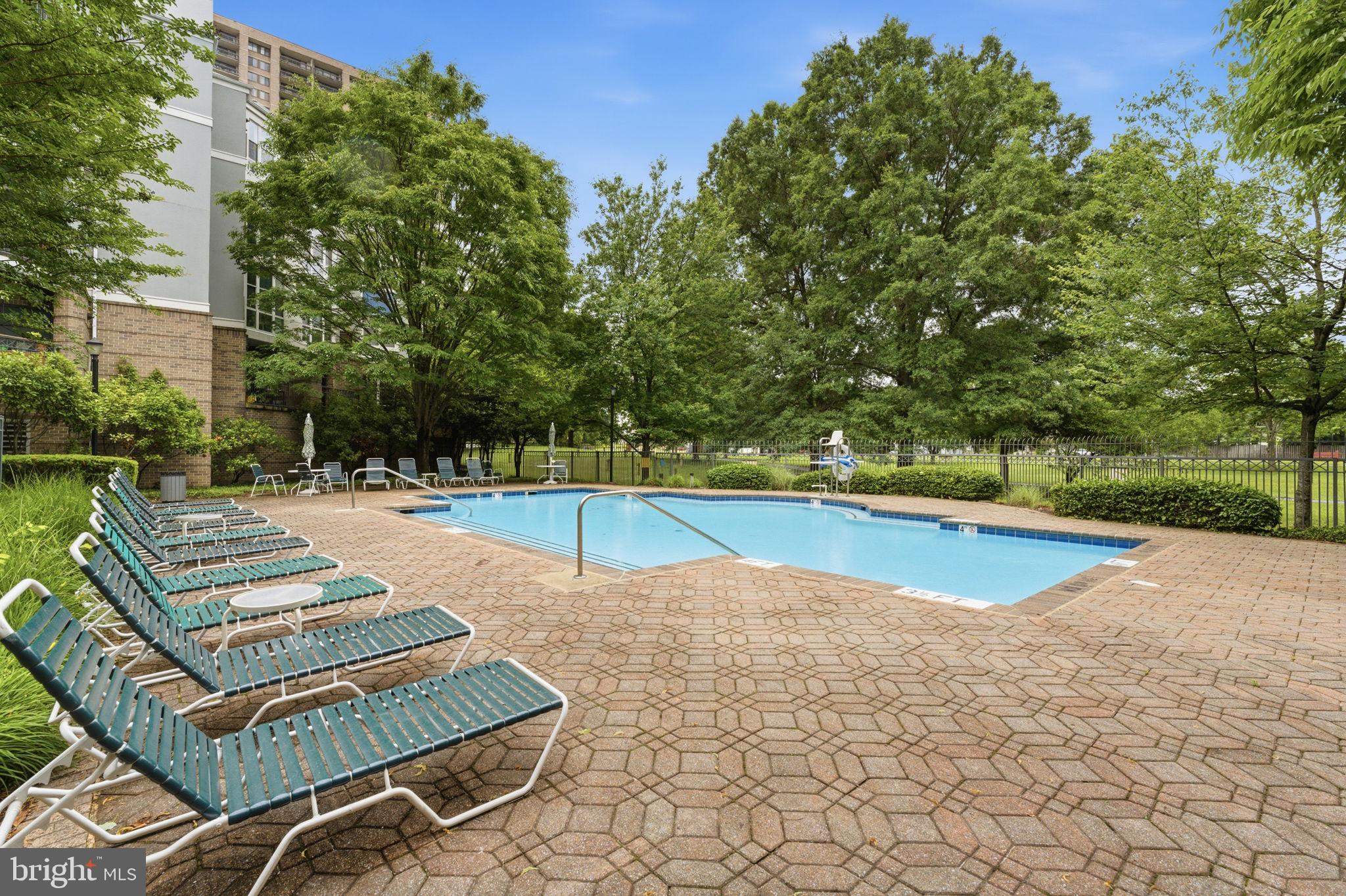 SAVOY PARK CONDOMINIUMS - Residential