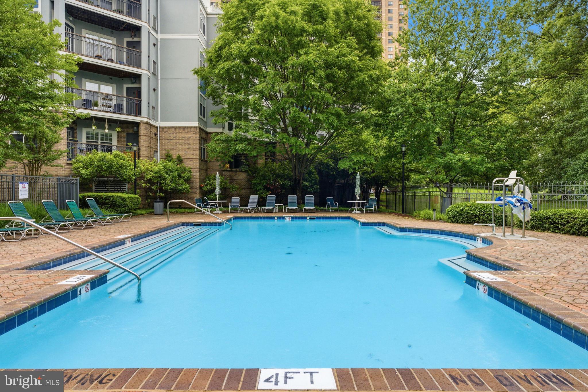 SAVOY PARK CONDOMINIUMS - Residential