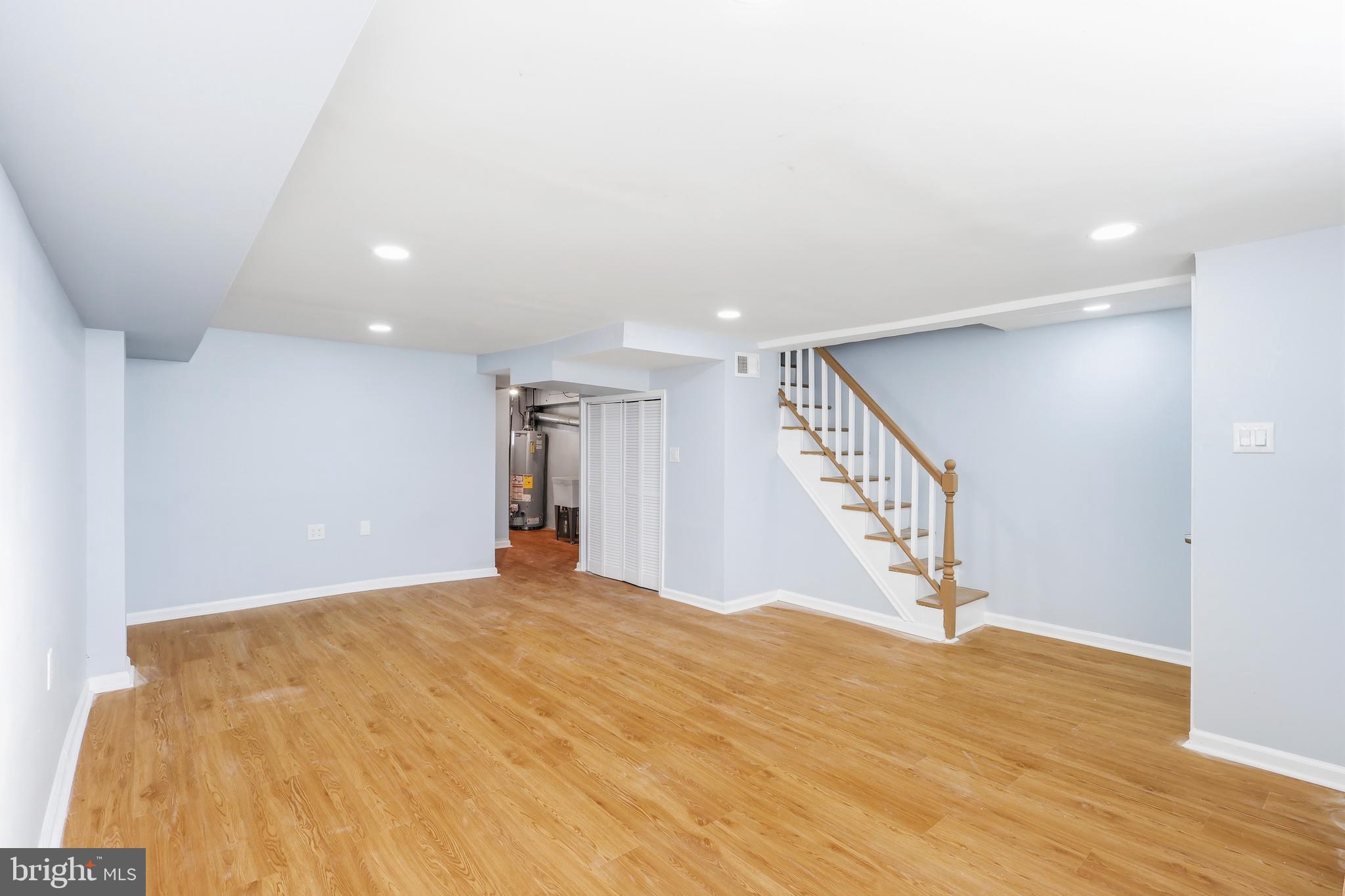 LAWNCREST - Residential