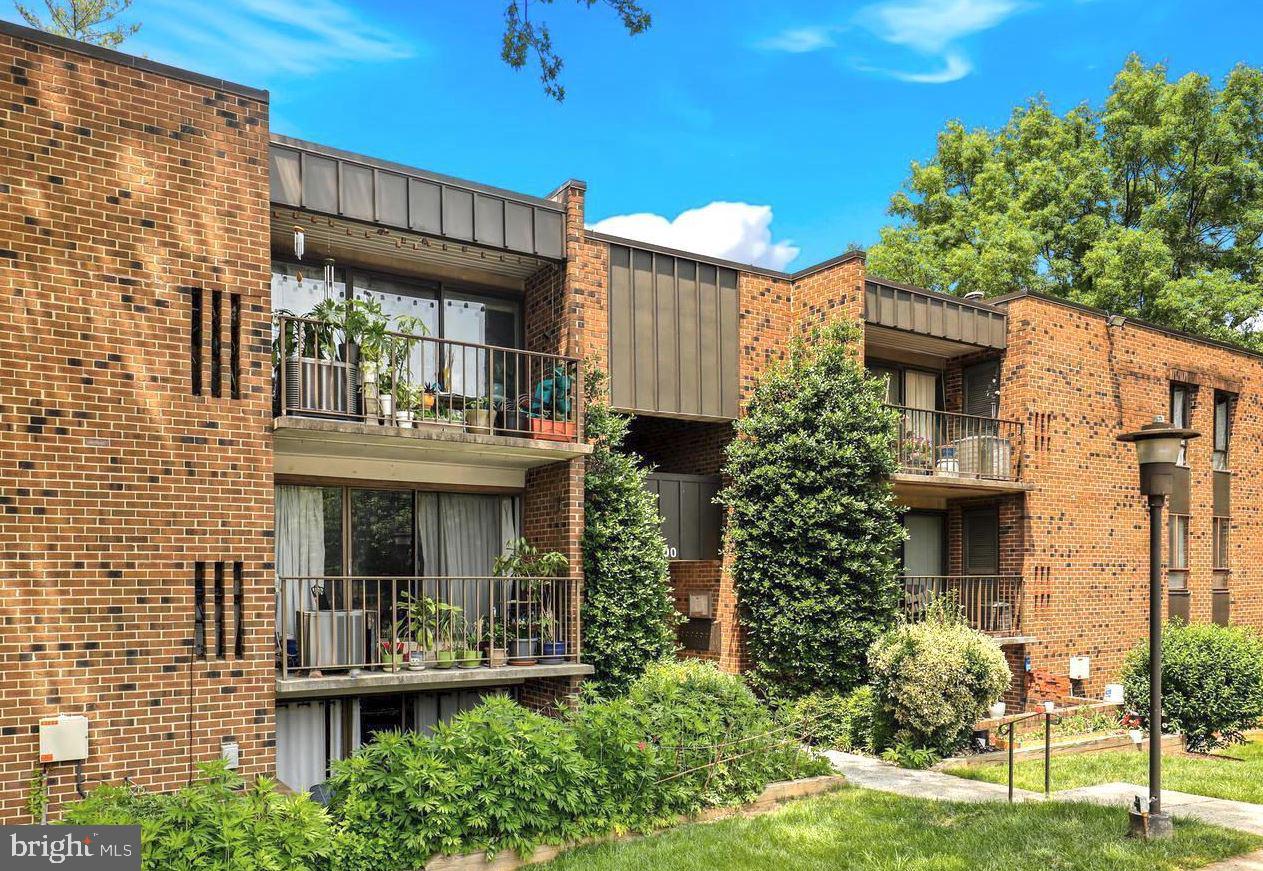 HERITAGE COURT - Residential