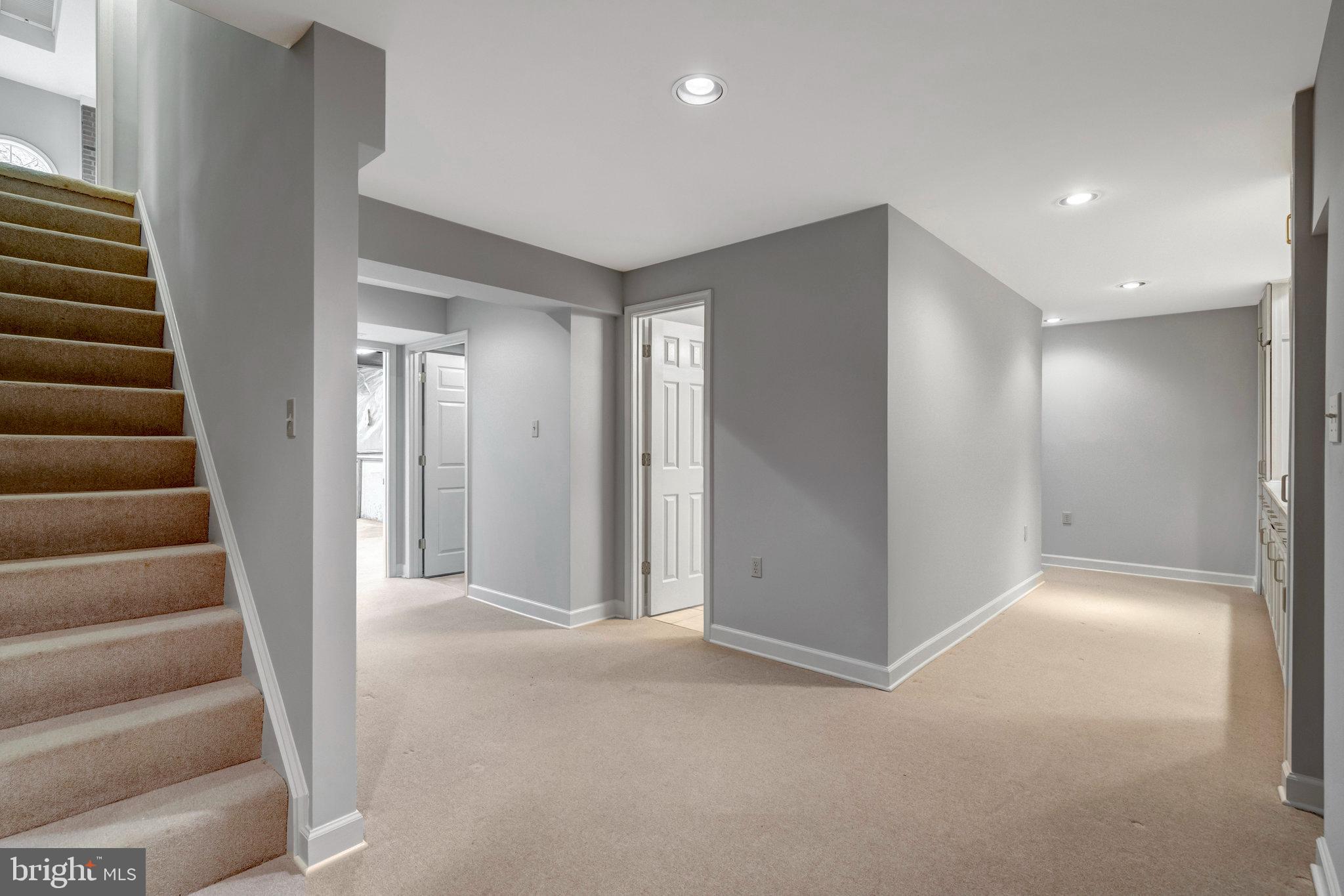 FAIRFAX HUNT - Residential