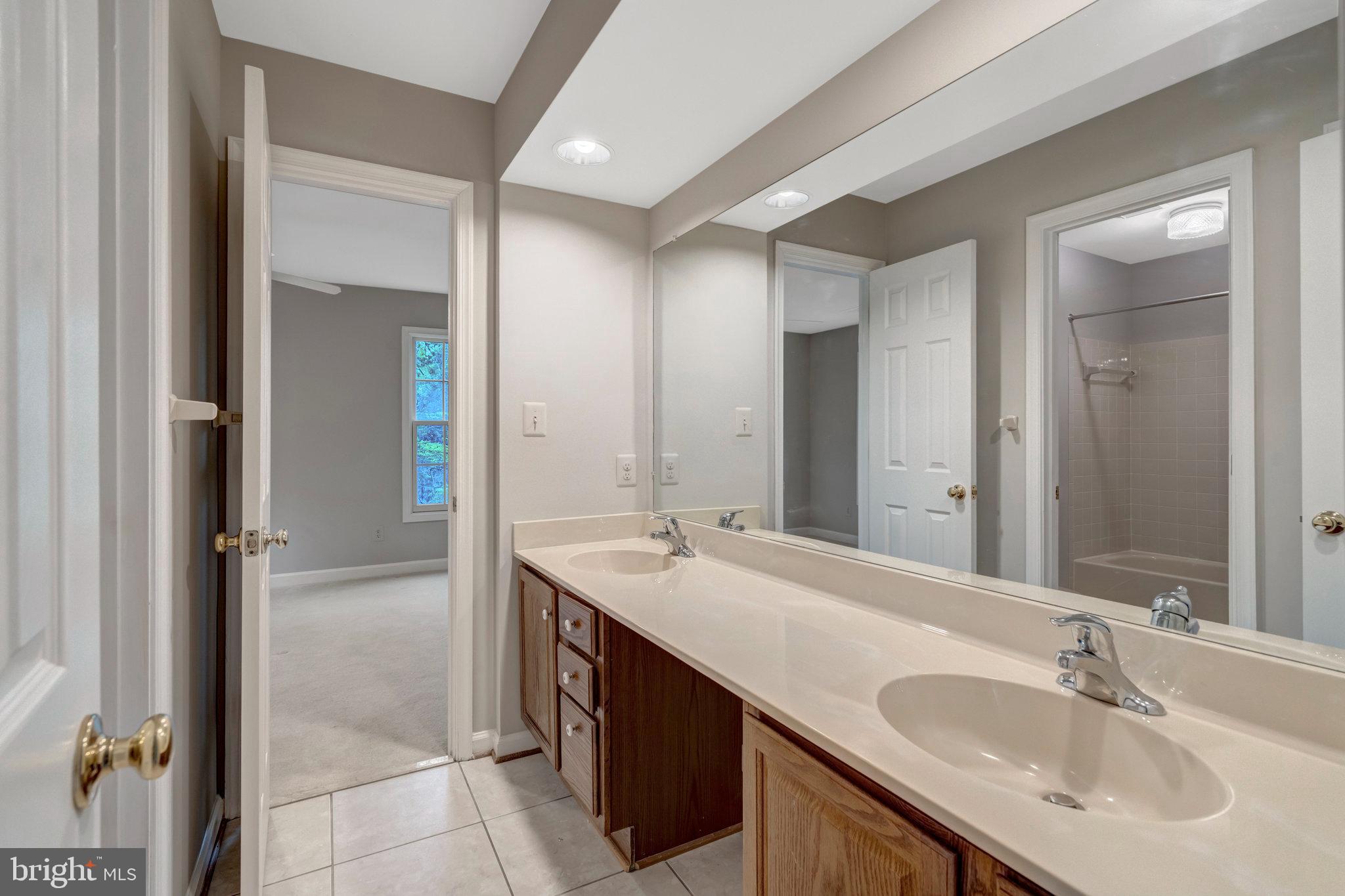 FAIRFAX HUNT - Residential