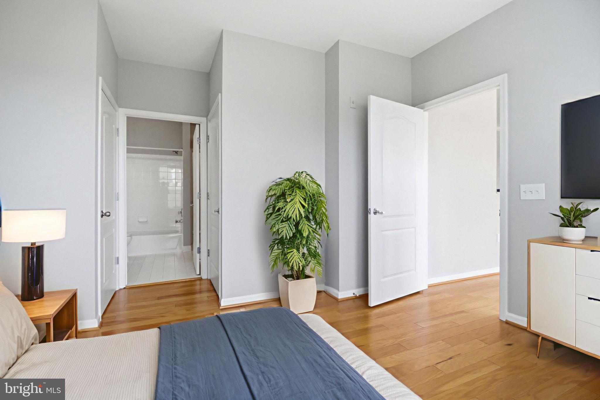 FORTNIGHTLY SQUARE - Residential