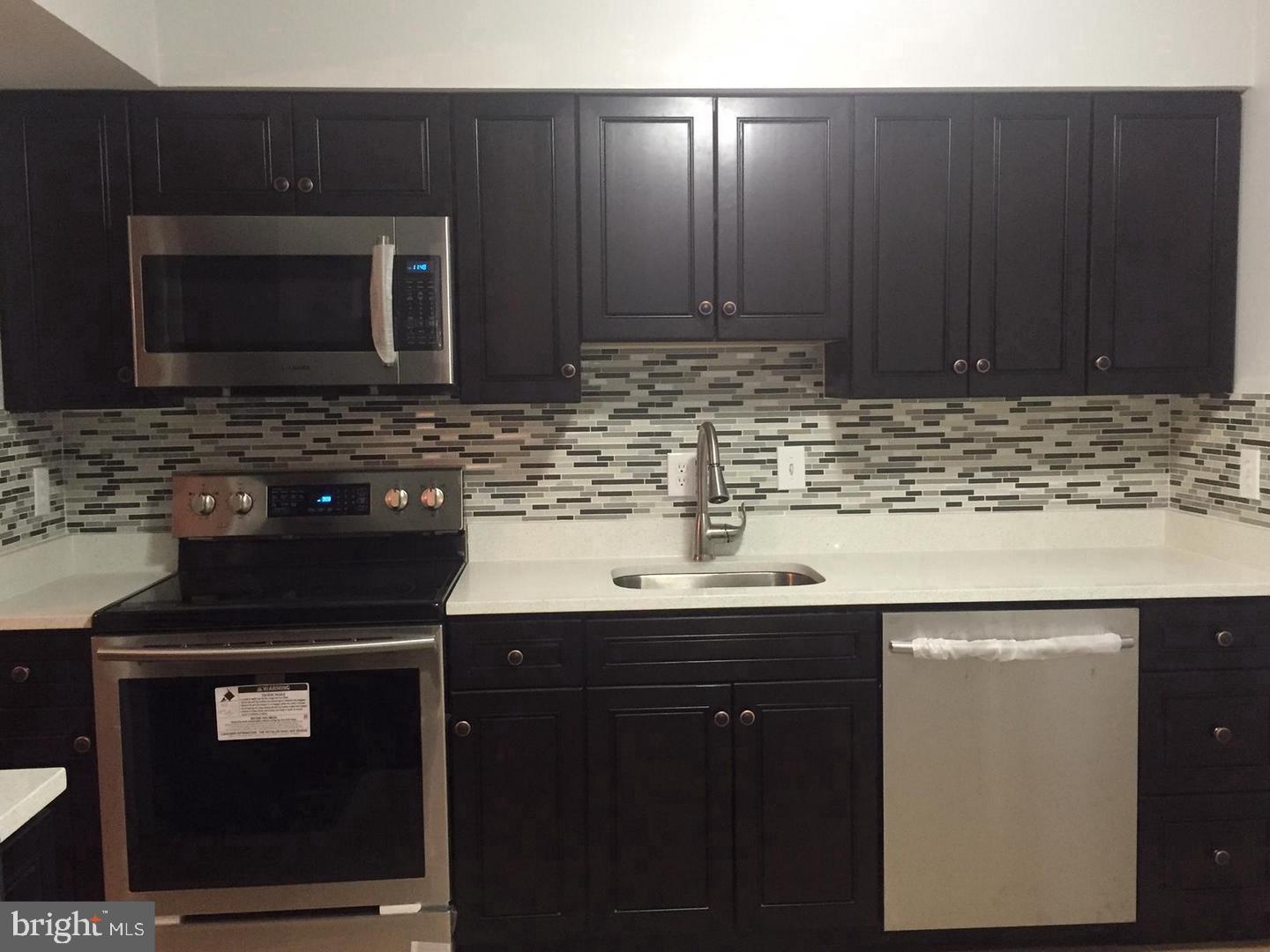 INVERNESS KNOLLS - Residential Lease