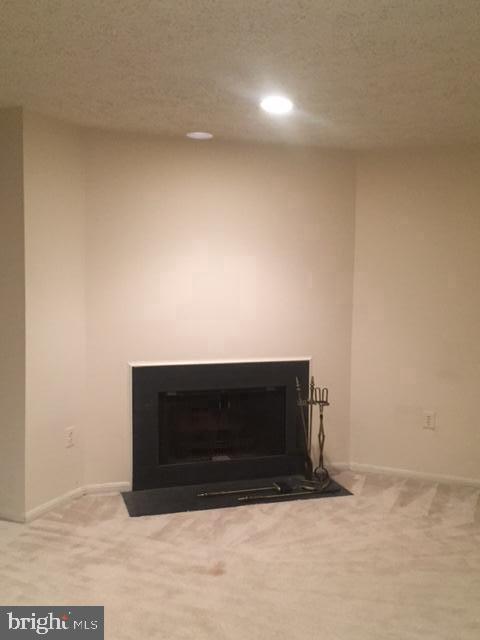INVERNESS KNOLLS - Residential Lease