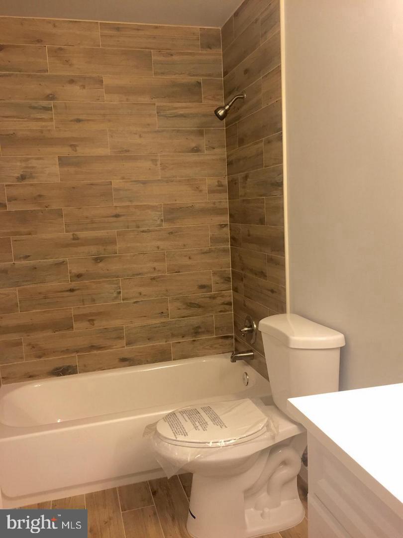 INVERNESS KNOLLS - Residential Lease