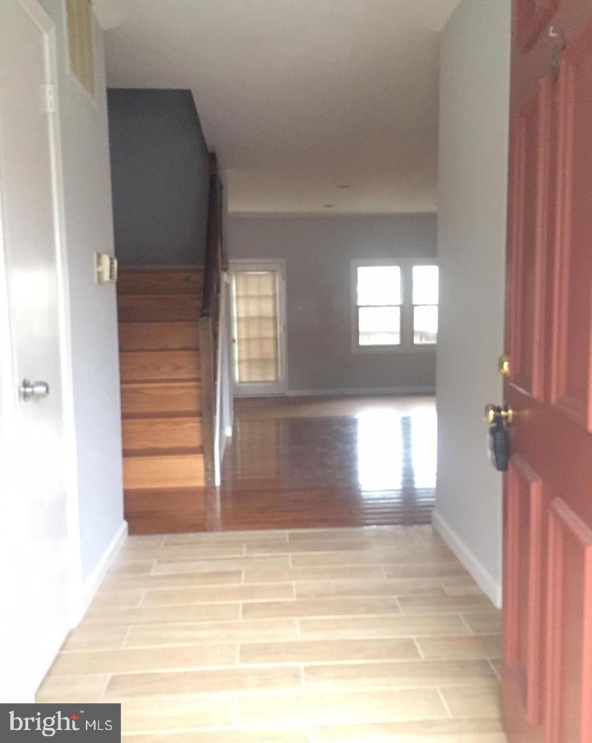 INVERNESS KNOLLS - Residential Lease