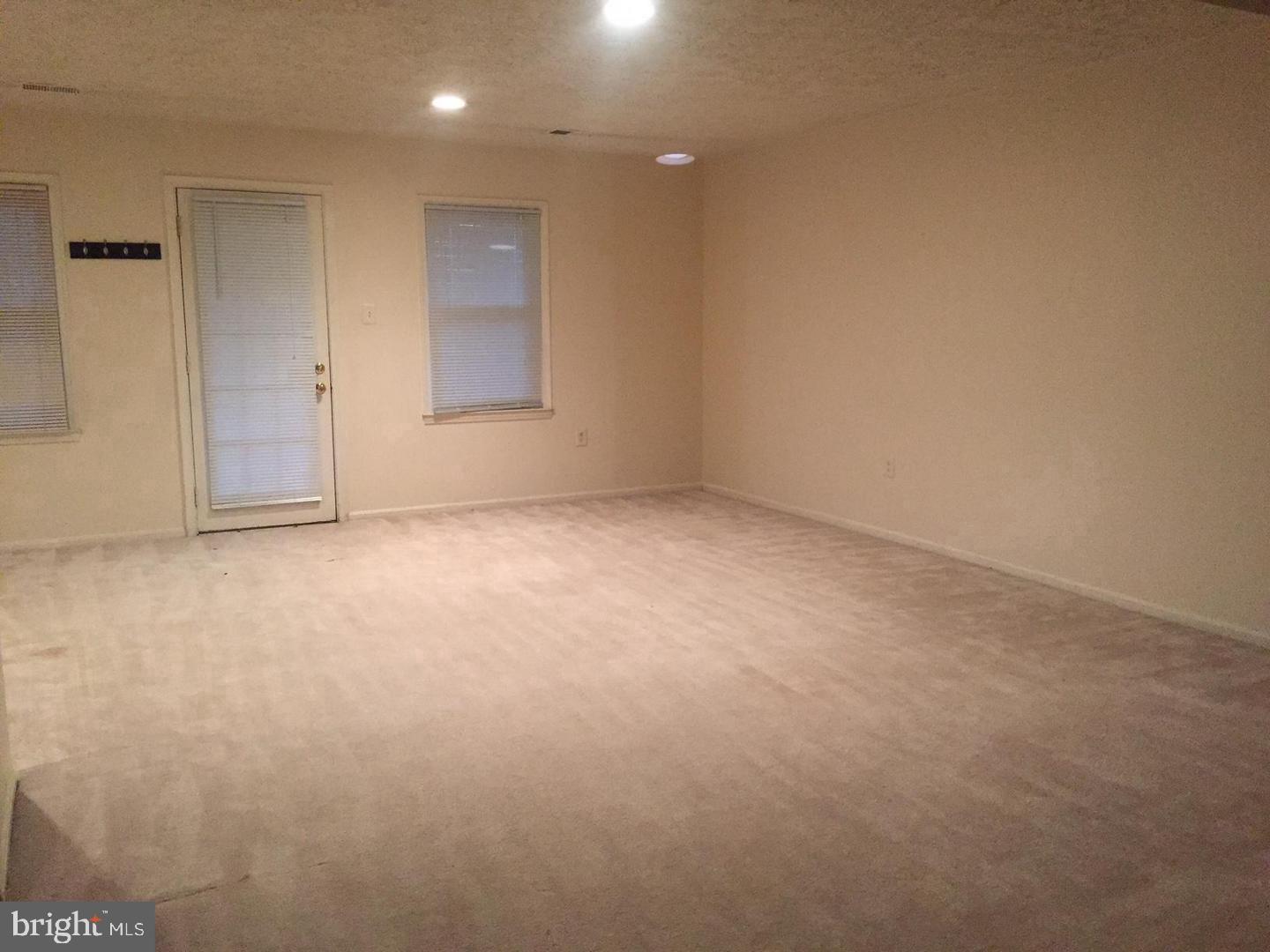 INVERNESS KNOLLS - Residential Lease