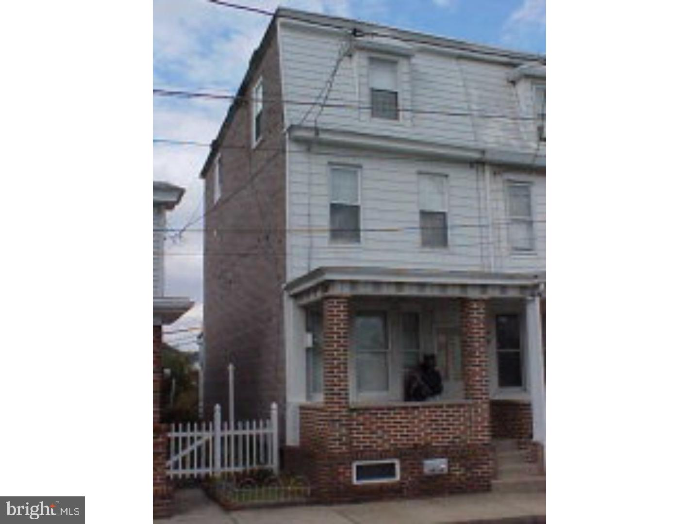 WELL MAINTAINED ST CLAIR HOME WITH BRAND NEW STATE OF THE ART 4 ZONE OIL HEAT AND BATH. OVER 1,300 SQFT OF LIVING SPACE. A LITLE INTERIOR PAINT AND SOME NEW WALL-TO-WALL CARPET MAKES THIS HOME SUPERIOR. PLENTY OF ON STREET PARKING. Color: WHITE Amp: 100