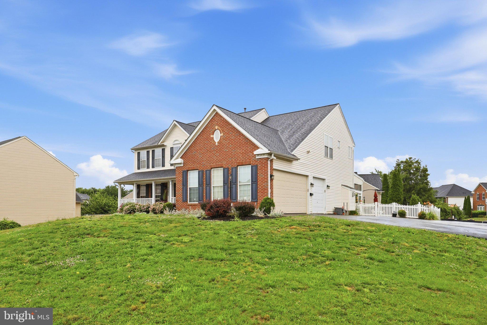 HAMPTONS OF BRIGHTWOOD - Residential