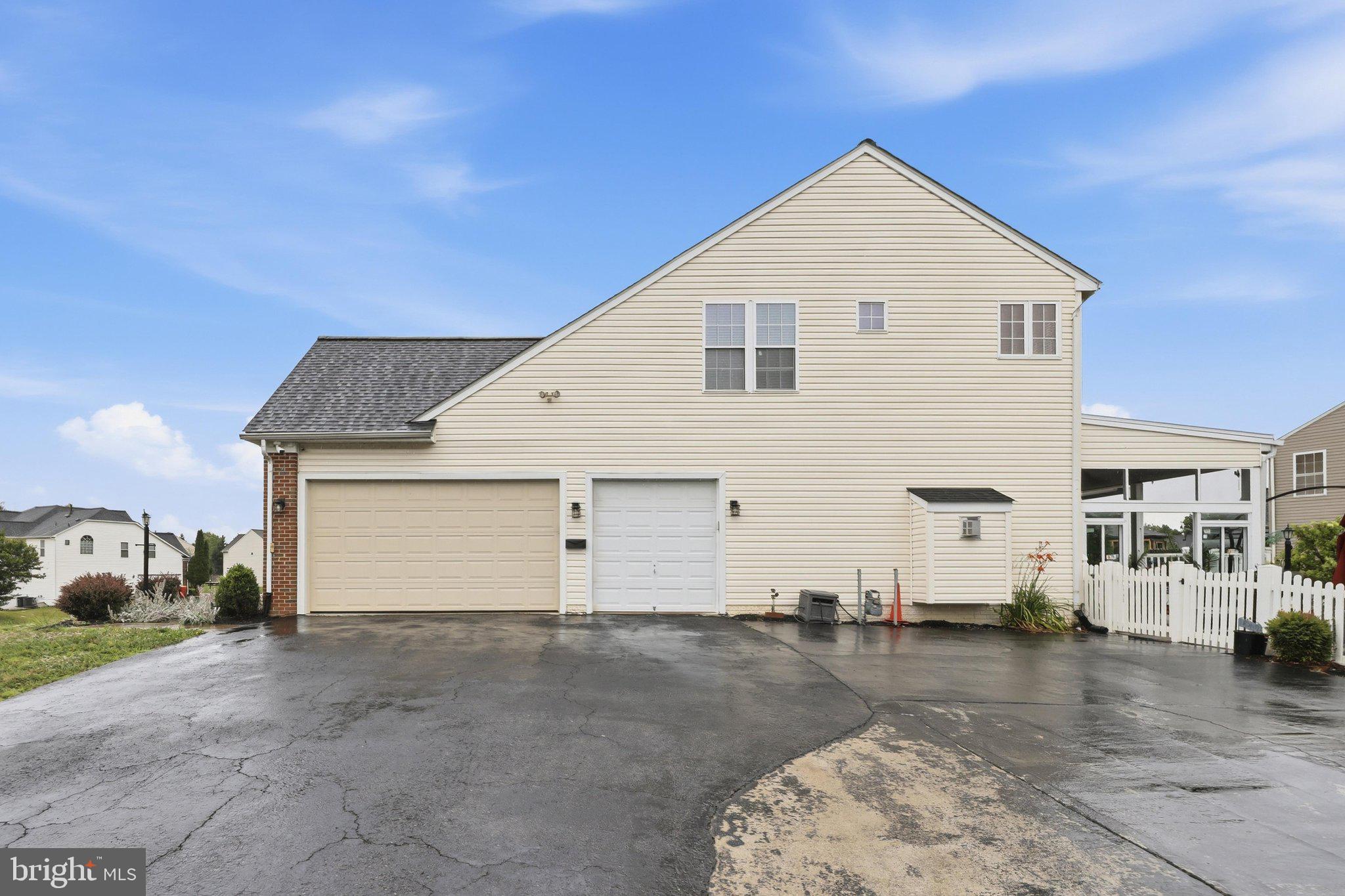 HAMPTONS OF BRIGHTWOOD - Residential