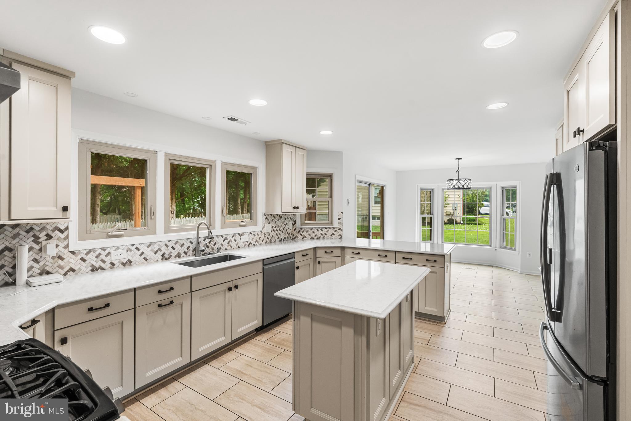 SHERWOOD FOREST MANOR - Residential