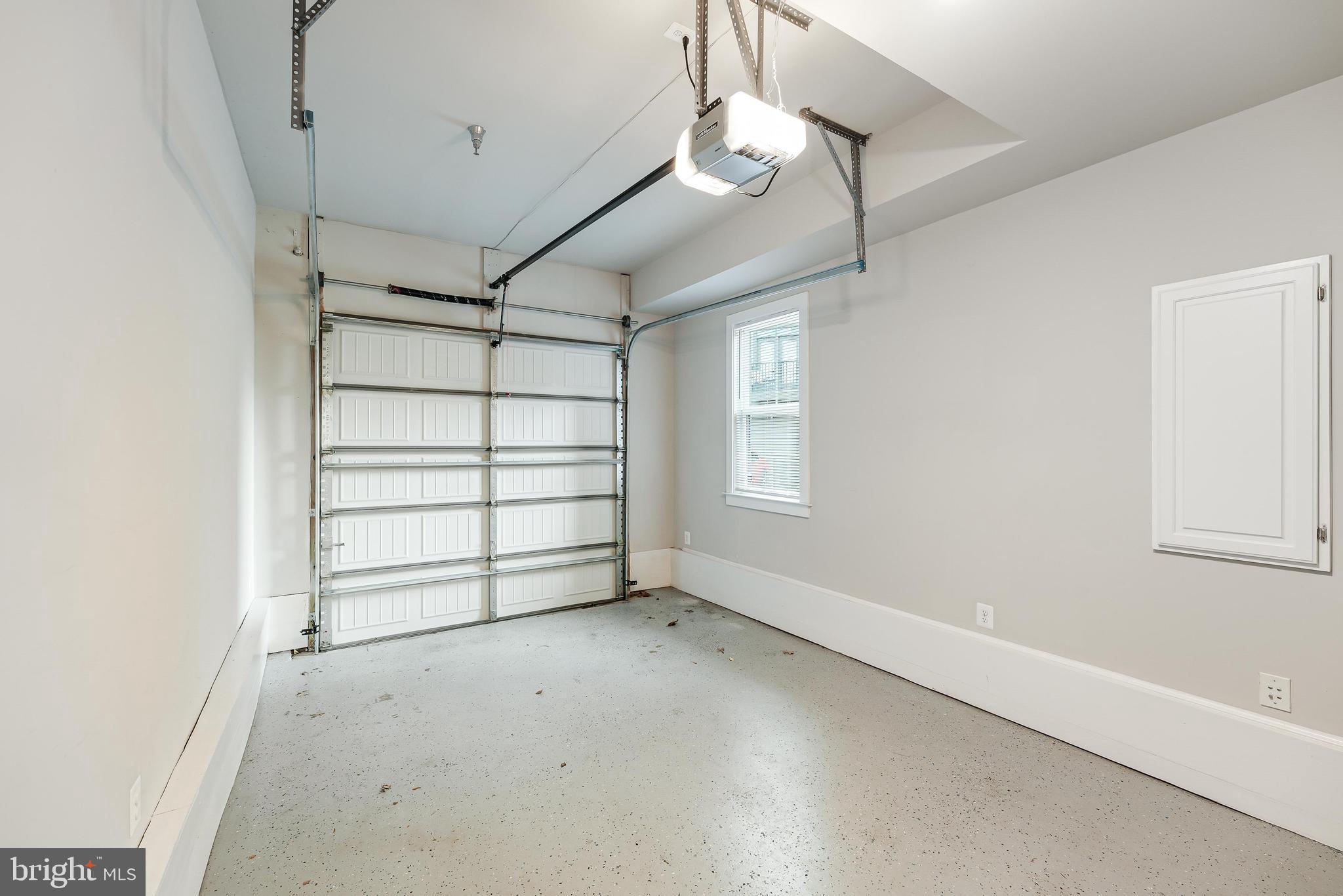 ONE LOUDOUN - Residential