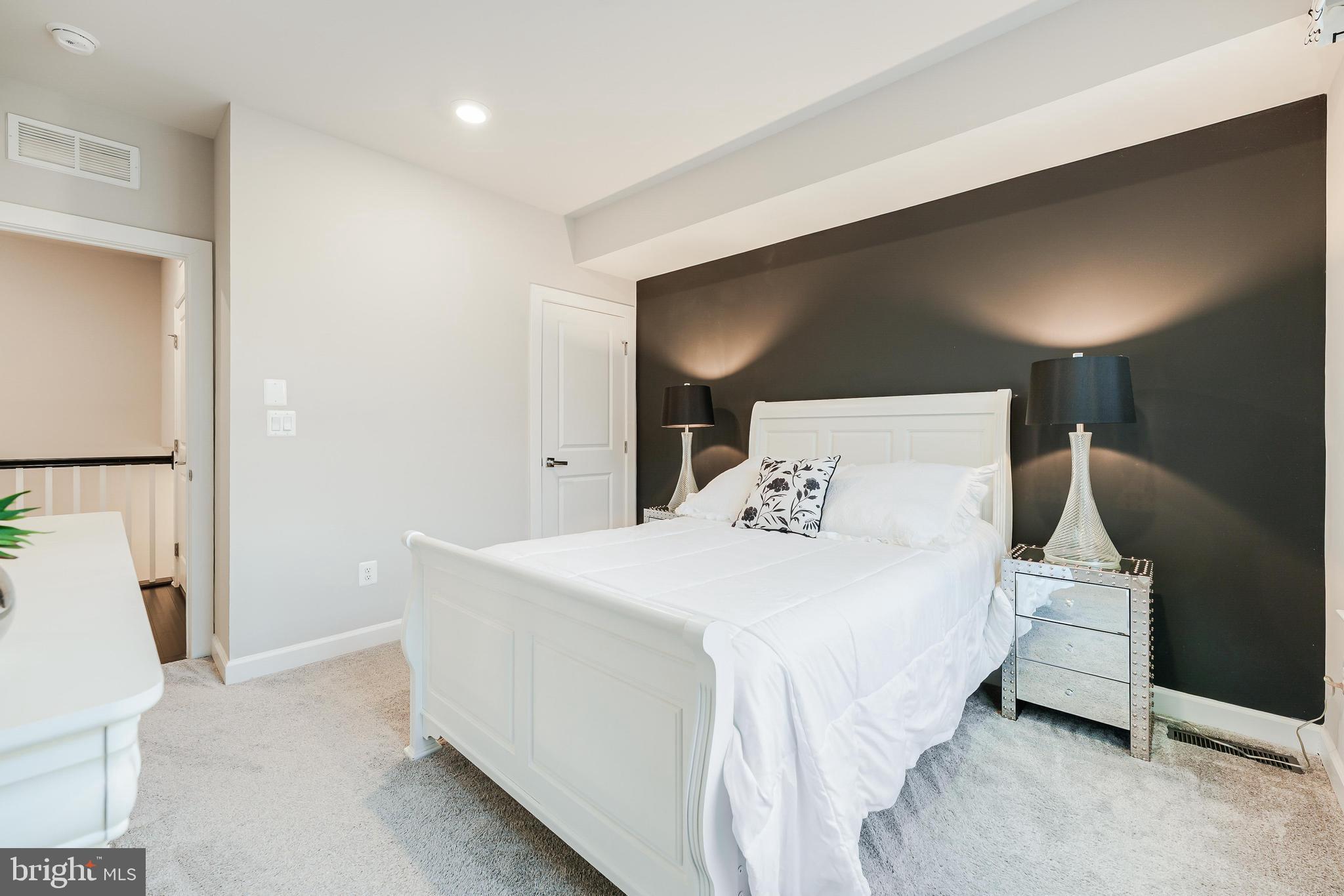 ONE LOUDOUN - Residential