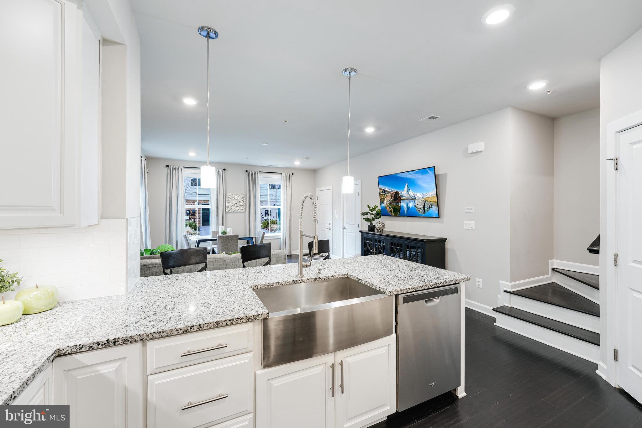 ONE LOUDOUN - Residential