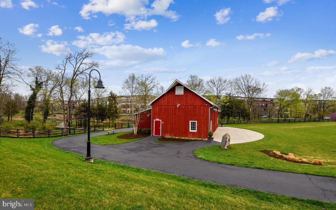 ONE LOUDOUN - Residential