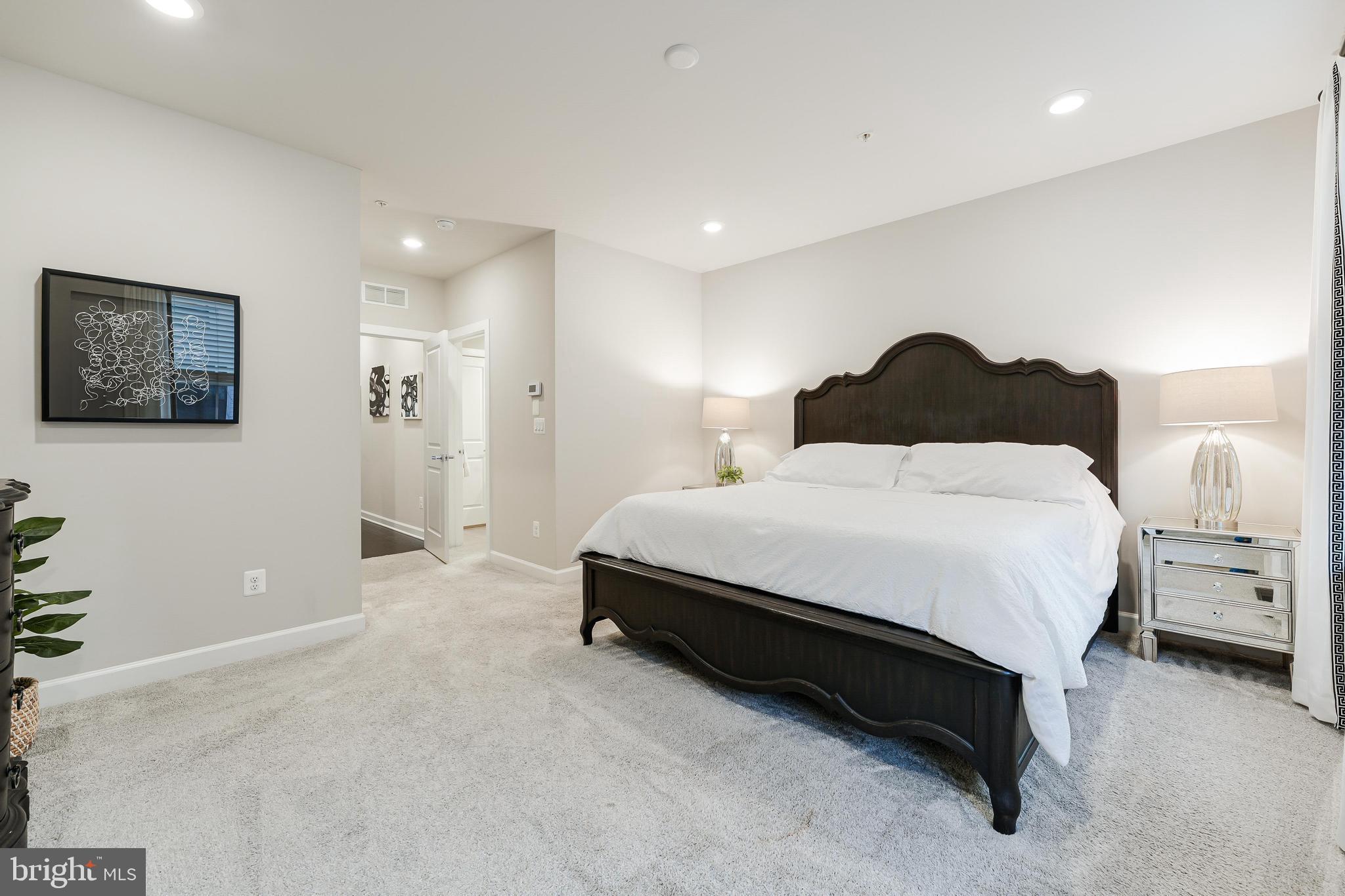 ONE LOUDOUN - Residential