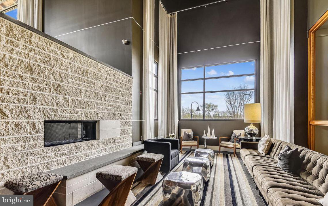 ONE LOUDOUN - Residential