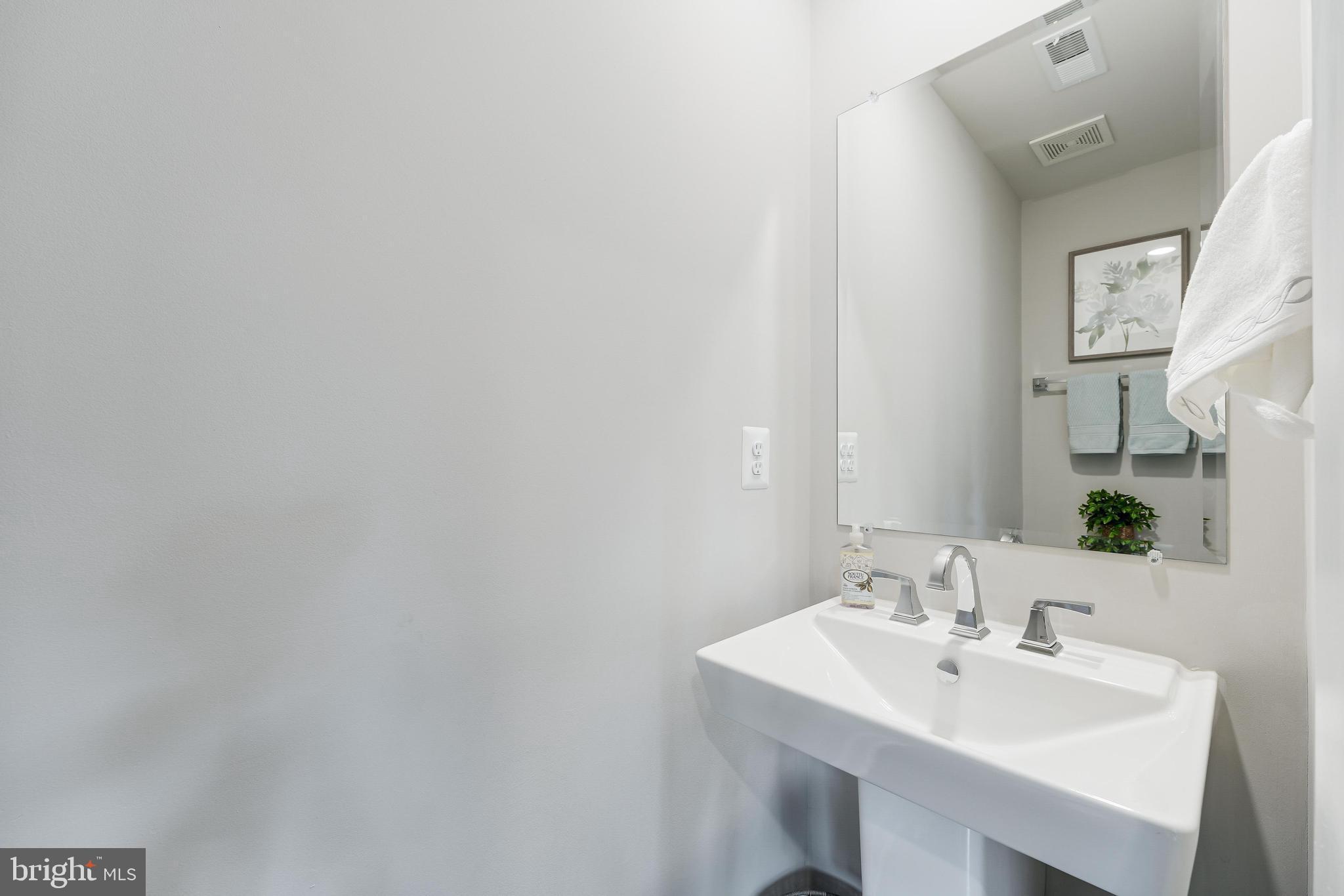 ONE LOUDOUN - Residential