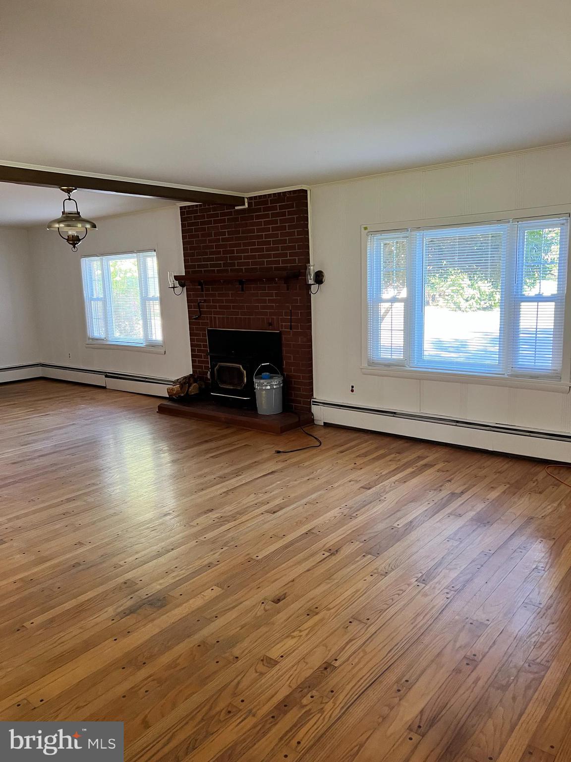 HOOT N HOLLOW - Residential Lease