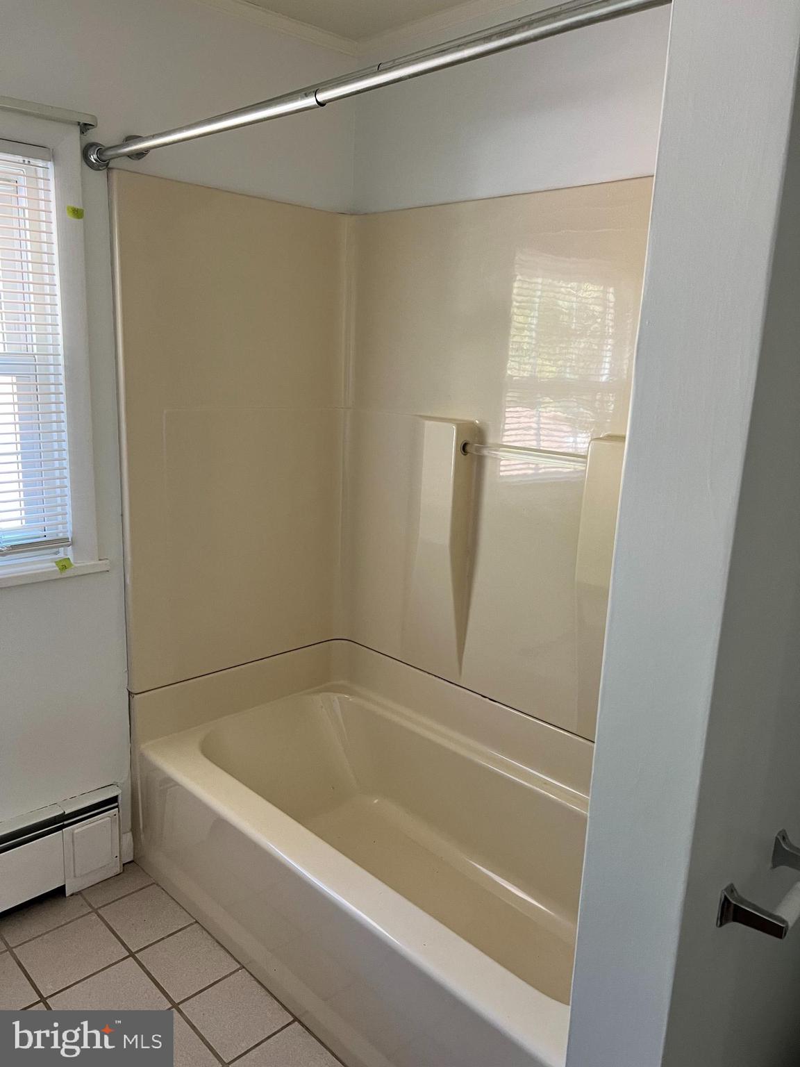 HOOT N HOLLOW - Residential Lease