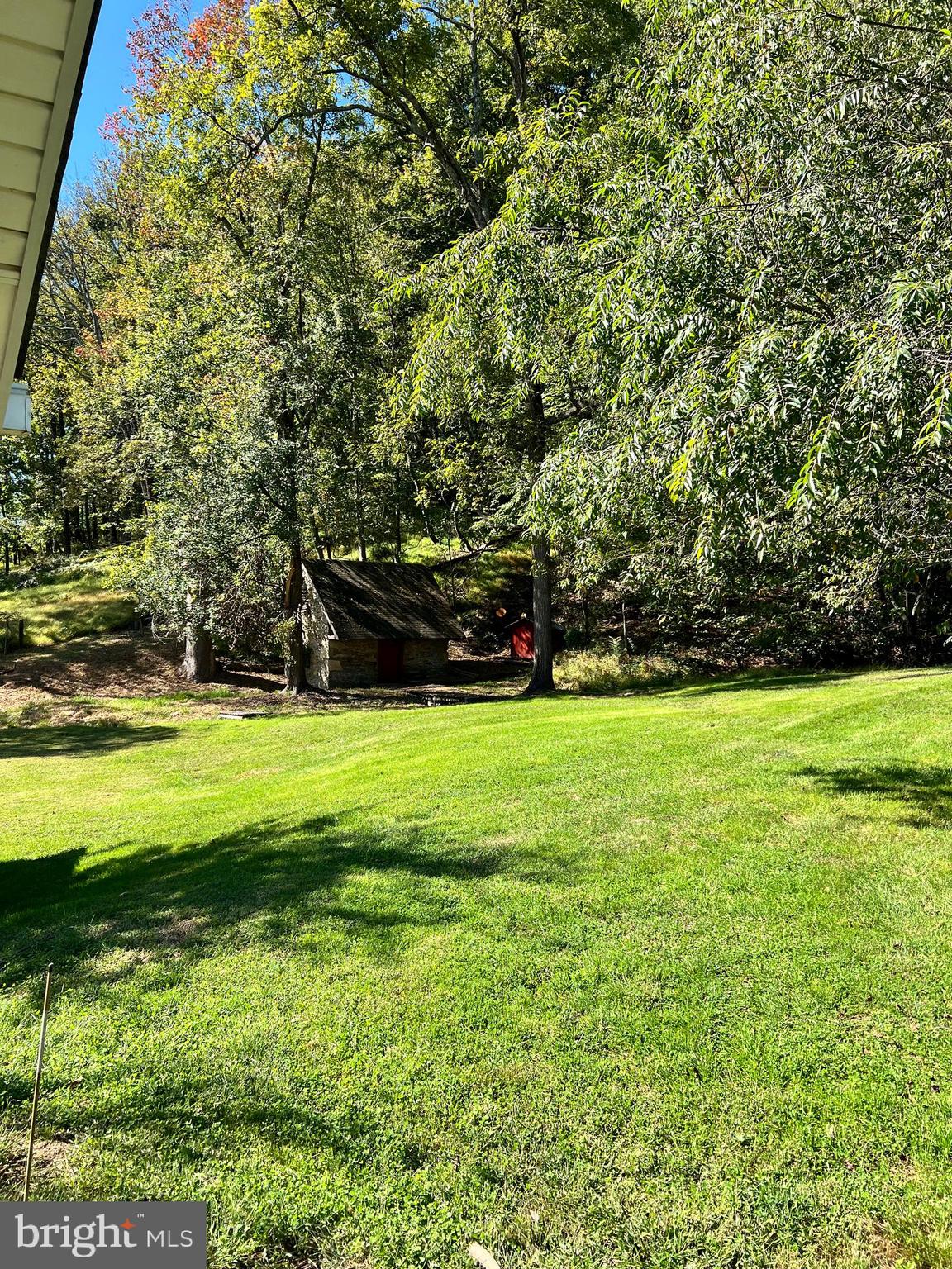 HOOT N HOLLOW - Residential Lease