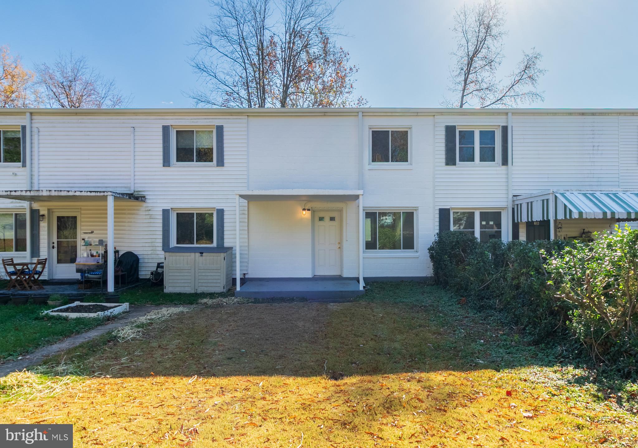 This is a co-op Unit !!

Ready to move in lovely 2 bedroom home. Home features close in parking with a park and open space in the back. Brand new kitchen and bath with new flooring throughout.