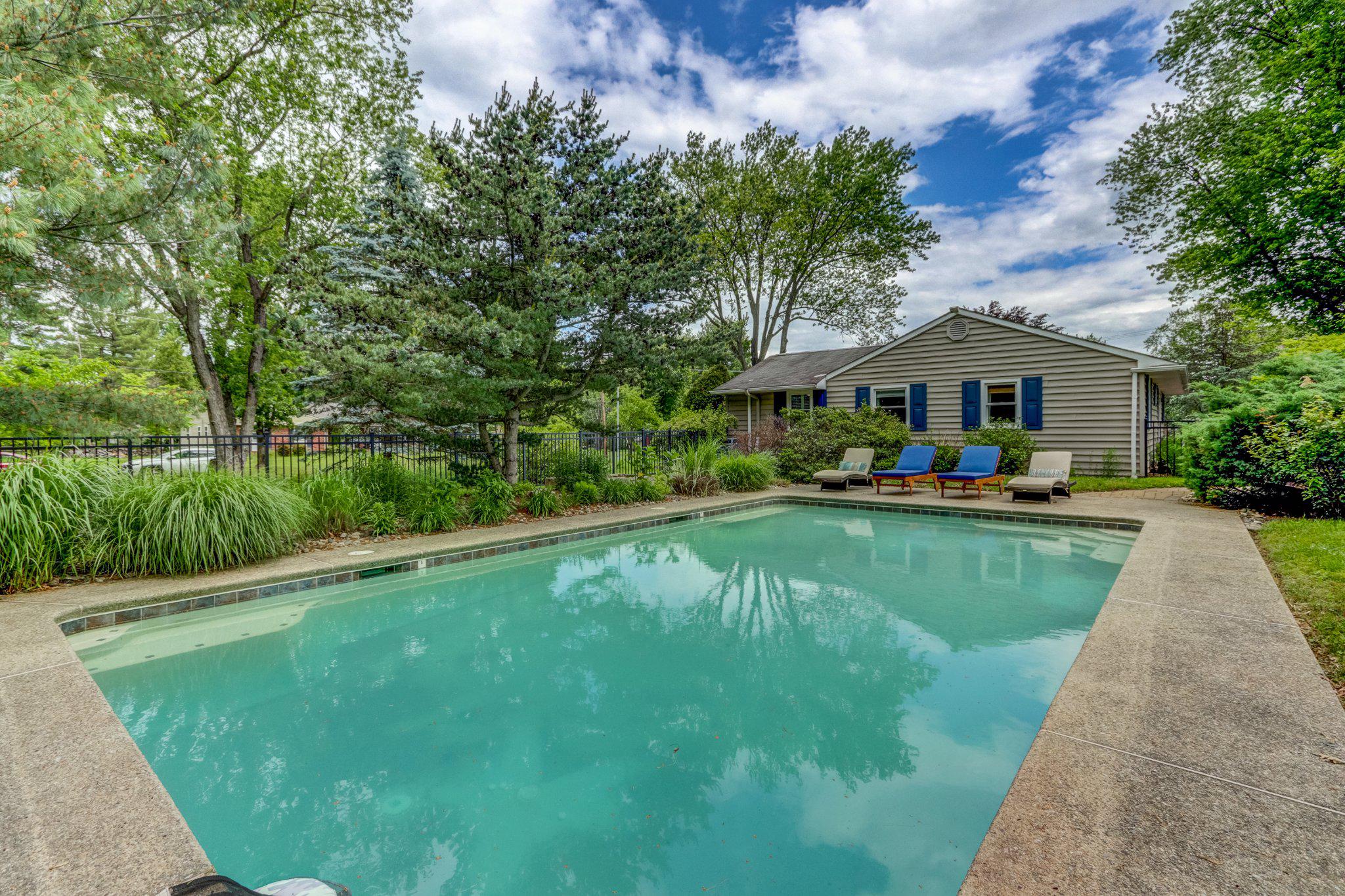 MOUNT AIRY COURT - Residential