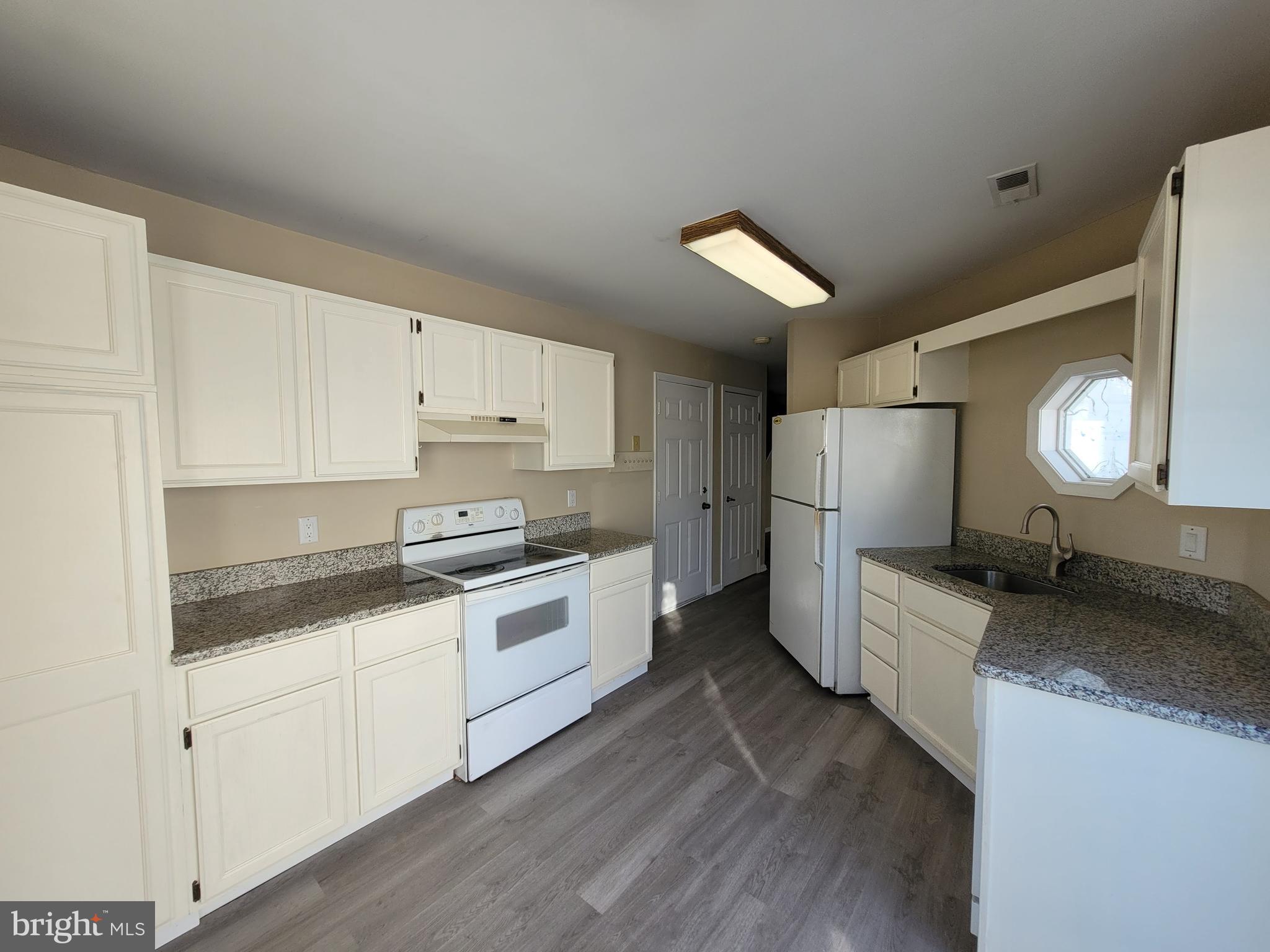 VILLAGE SHIRES - Residential Lease