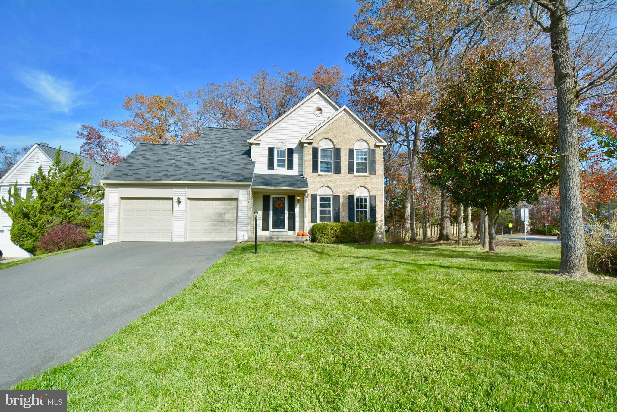 YOU WONT BE DISAPPOINTED WITH THIS LOVELY WESTRIDGE HOME. FRESHLY PAINTED INTERIOR..MAIN LEVEL FEATURES BRAZILIAN HARDWOOD WOOD FLOORING, UPDATED KITCHEN AND BATHS, BREAKFAST NOOK, AND FAMILY ROOM WITH FIREPLACE. AND VAULTED CEILING.... LOWER LEVEL REC ROOM, DEN OR BEDROOM #5, FULL BATH AND STORAGE AREA...UPPER LEVEL FEATURES NEWLY INSTALLED WALL TO WALL CARPETING,  MASTER BEDROOM WITH FULL BATH AND WALK IN CLOSET, 3 OTHER GENEROUS SIZED BEDROOMS   HALL BATH....HOME BACKS TO TREES AND COMMON AREA OF ELEM. SCHOOL...DECK OFF FAMILY ROOM AND FULLY FENCED BACK YARD...AND PATIO OFF REC ROOM.   WESTRIDGE COMMUNITY OFFERS NUMEROUS AMENITIES TO INCLUDE 3 POOLS, PICNIC AREA, LAKE FOR FISHING, TENNIS AND BASKETBALL COURTS AND BIKE TRAILS THROUGHOUT....CLUBHOUSE IS GREAT FOR MEETINGS AND PRIVATE PARTIES..ELEMENTARY SCHOOL ON SITE. AND LARGE SOCCER FIELD...