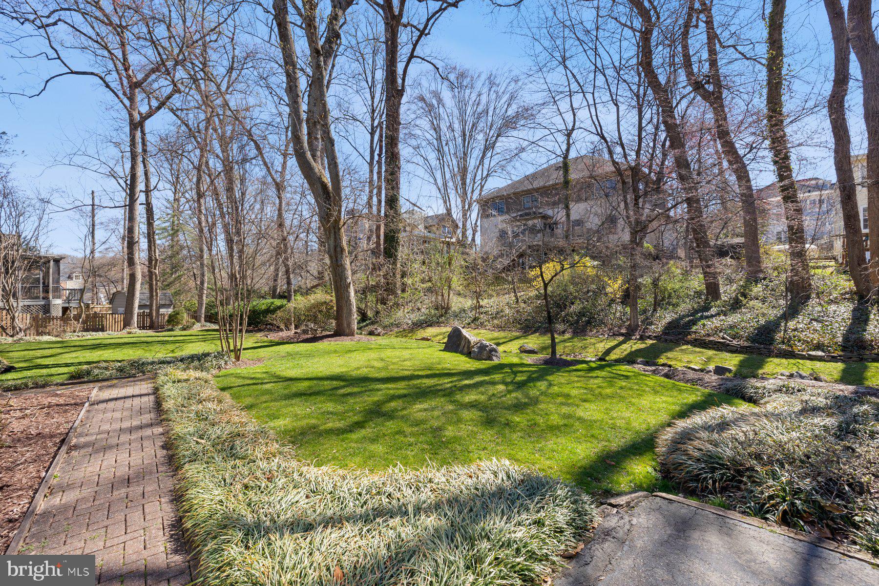COUNTRY CLUB GROVE - Residential