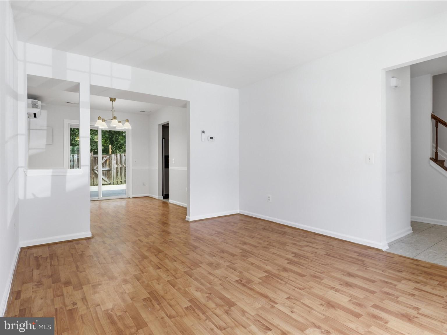 LONDON TOWN WEST - Residential