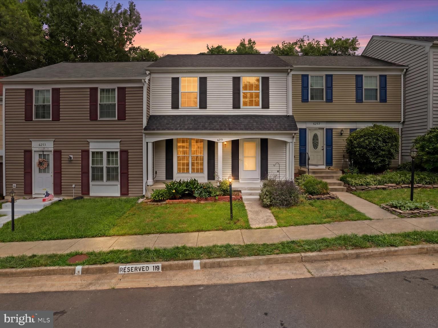 Lovely 3 bedrooms, 1.5 bath Townhouse baking to woods in the heart of Centreville.  New white kitchen cabinets, new range, new dishwasher, new garbage disposal, granite countertop.  New bathroom.  Newer wall mobile mount AC in the dining room. Large deck in the back for summer relax.