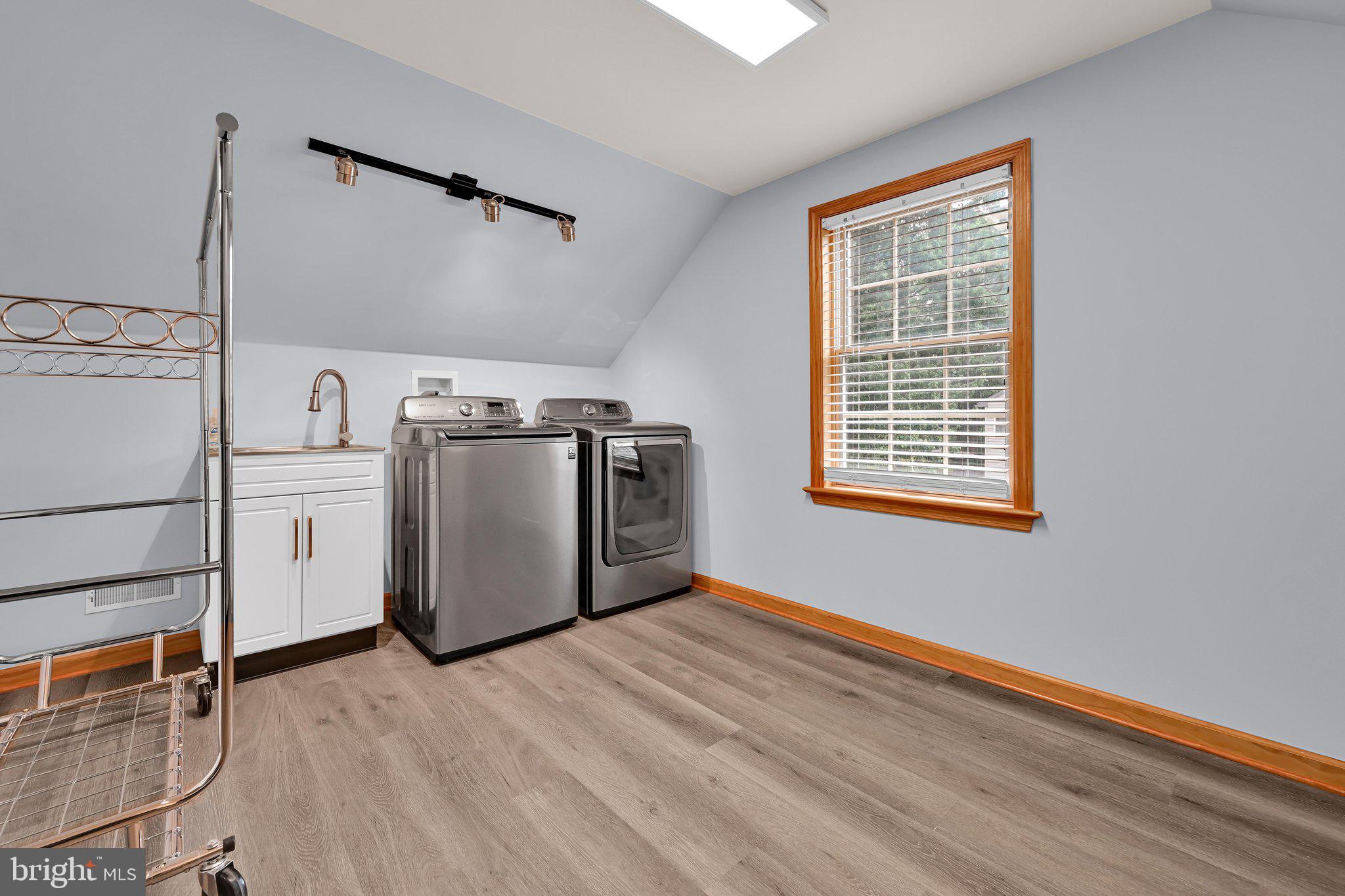 SUNNYSIDE - Residential